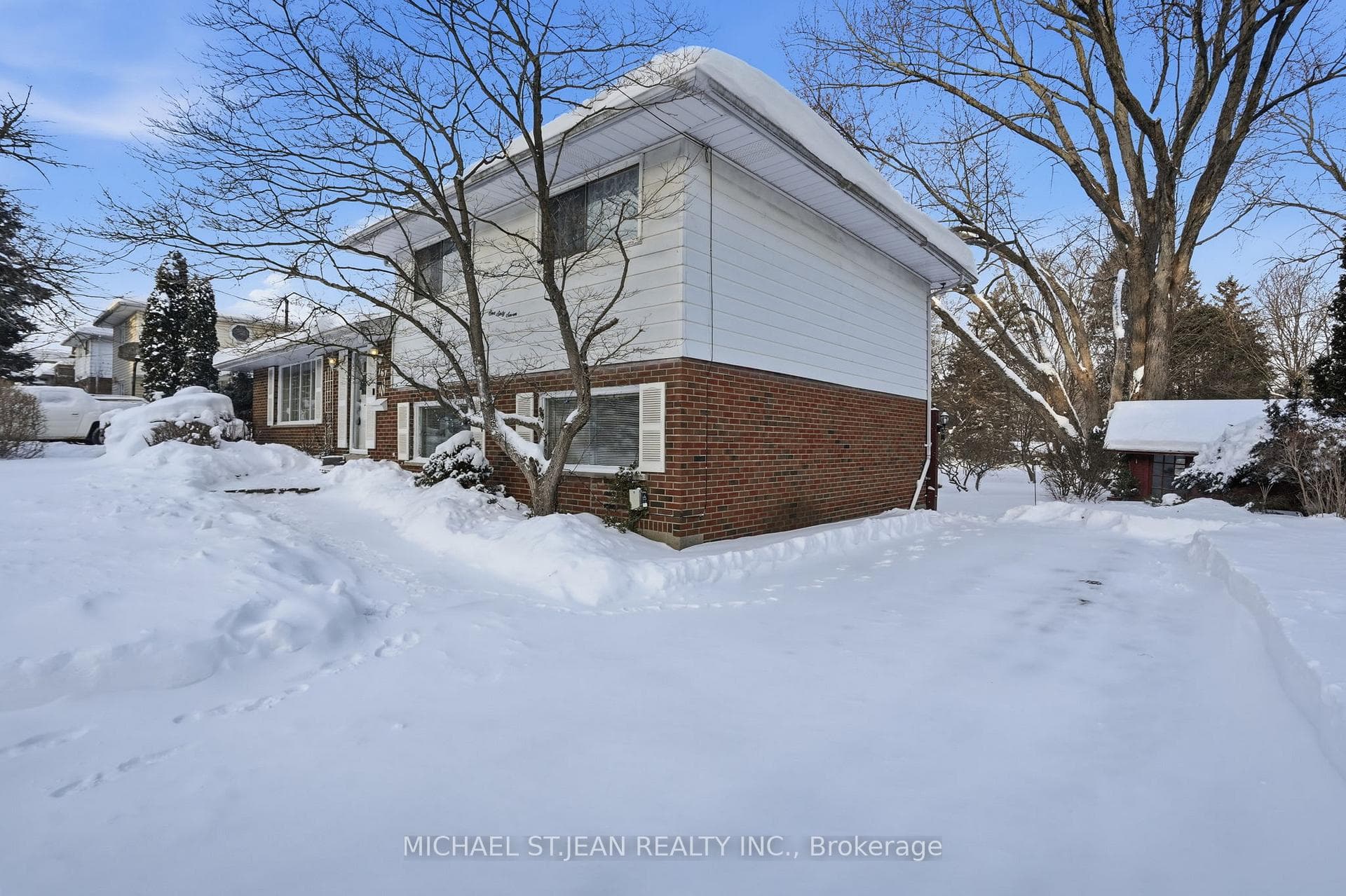 167 Fallingbrook Drive photo 3