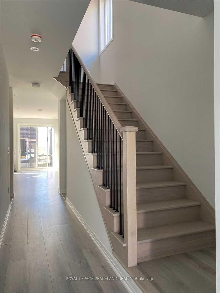 87 Schmeltzer Crescent photo 4