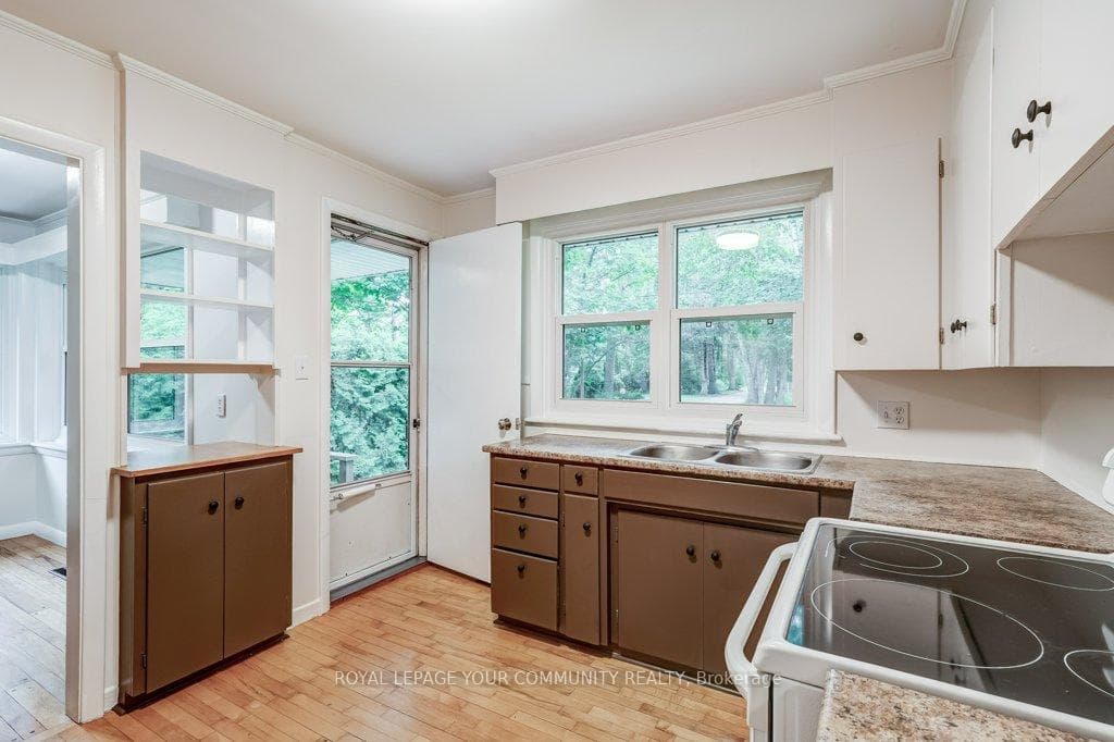 872 Lake Drive photo 5