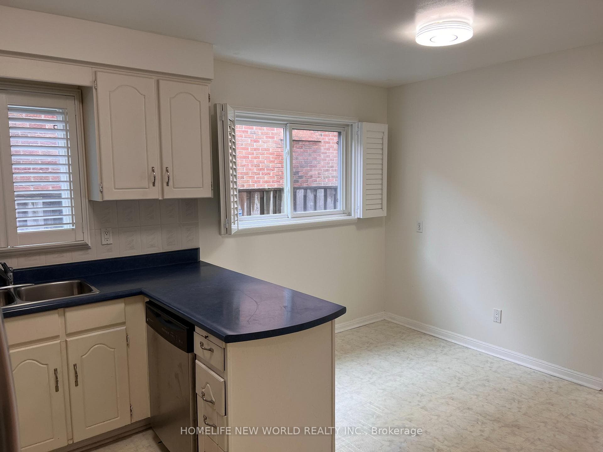 21 Delmark Boulevard photo 6