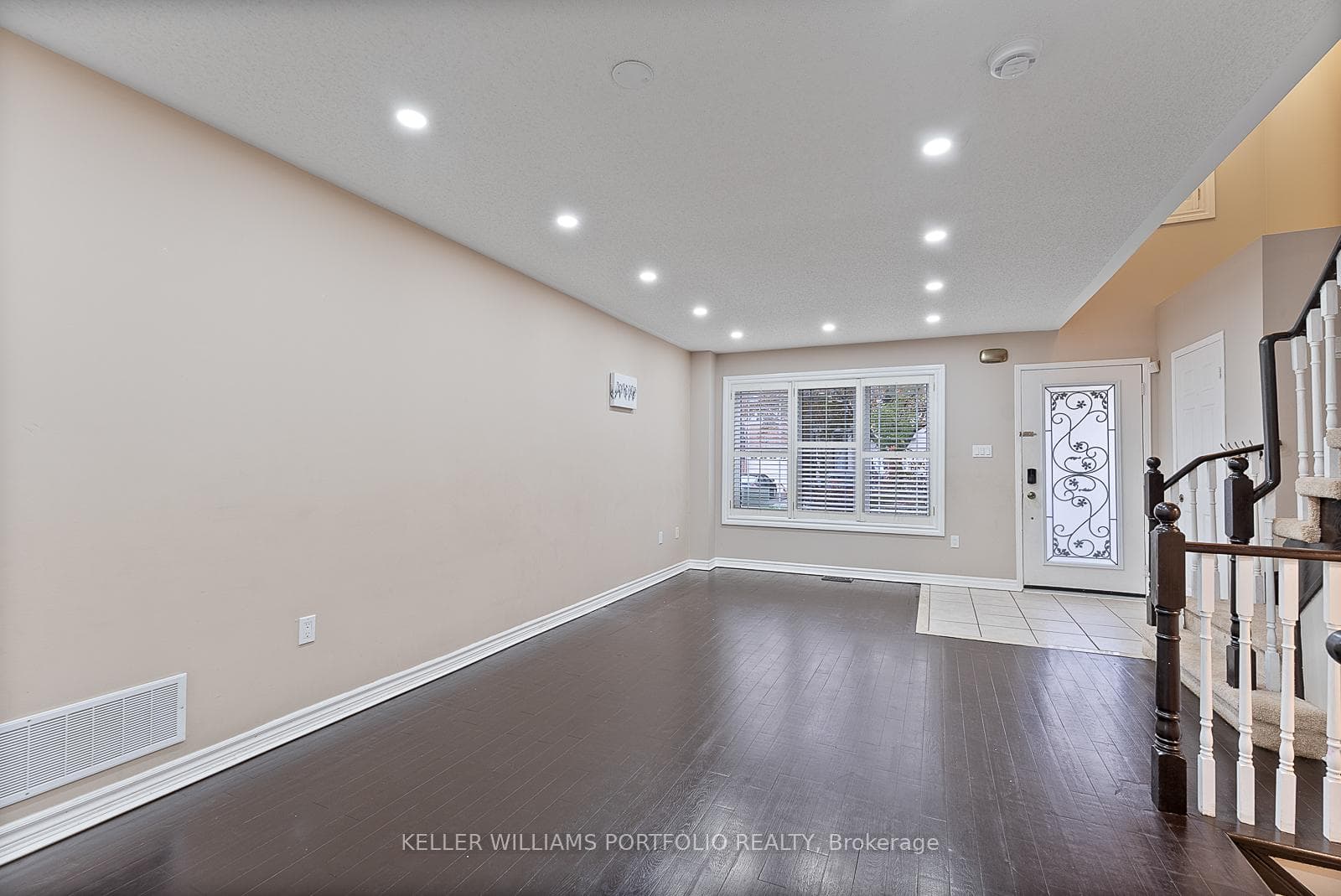 66 Armitage Crescent photo 9