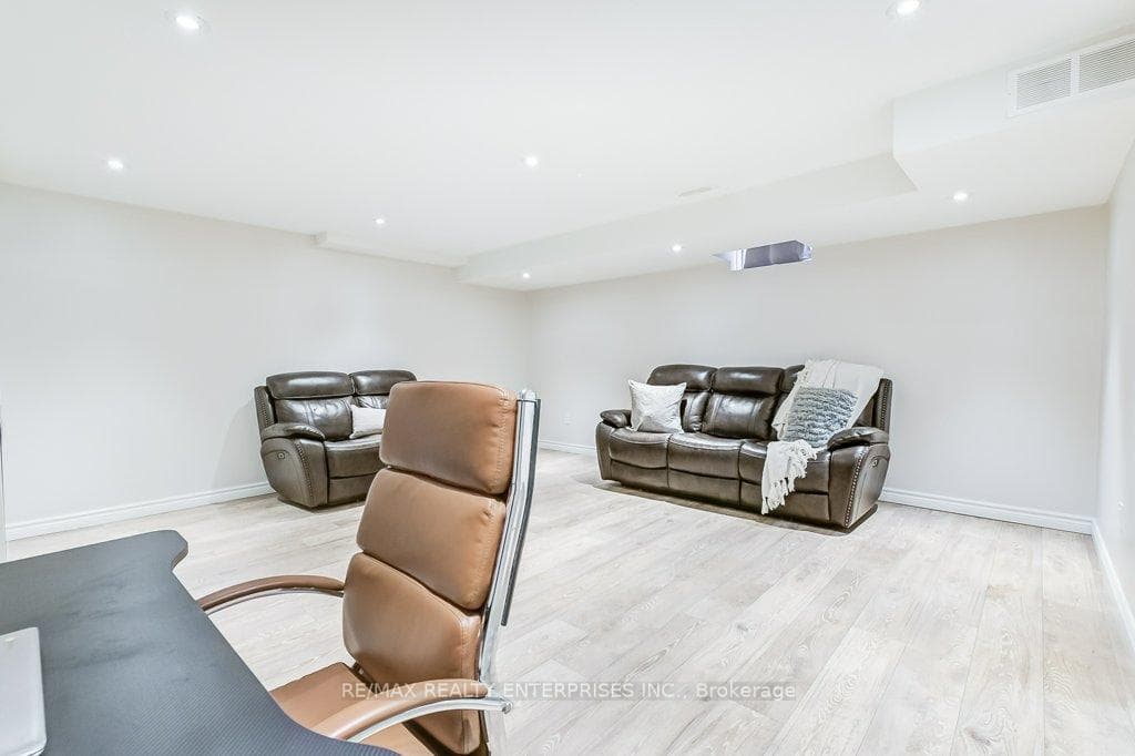 3857 Foxborough Trail photo 19
