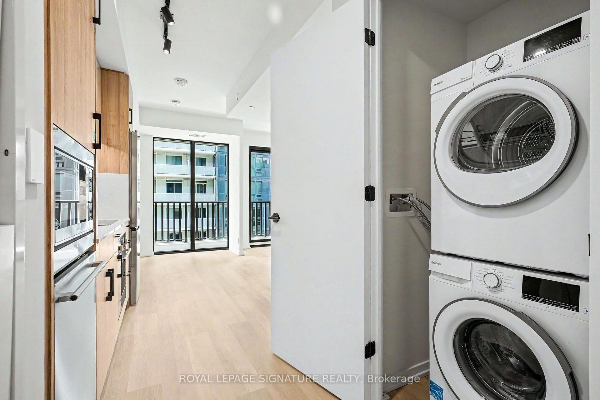 109 Erskine Avenue Unit 1111 photo 26