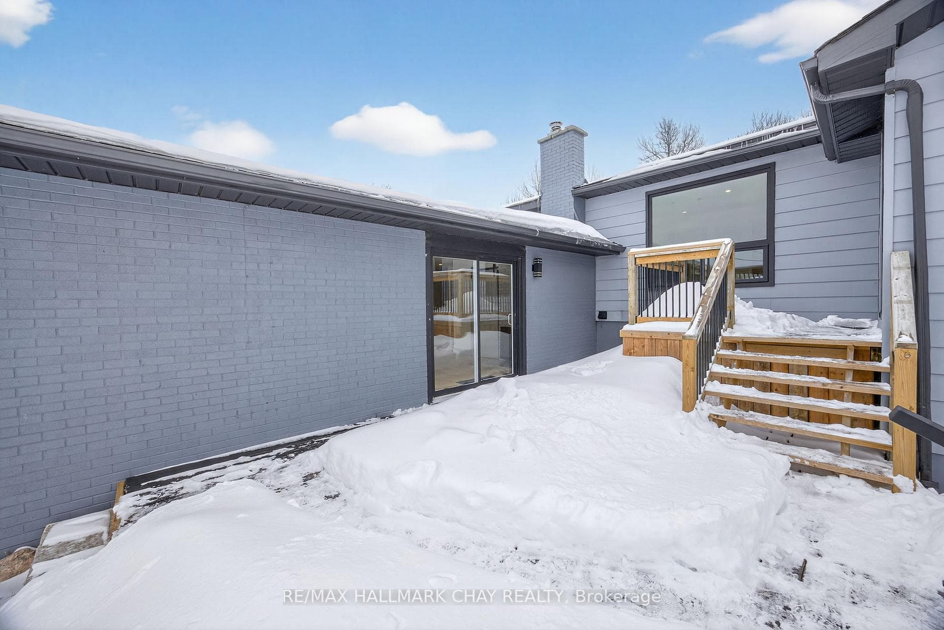 5277 5th Side Road Unit B photo 16