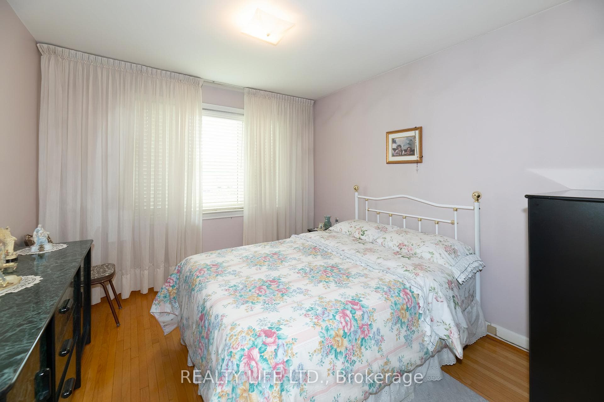 24 Battersea Crescent photo 9