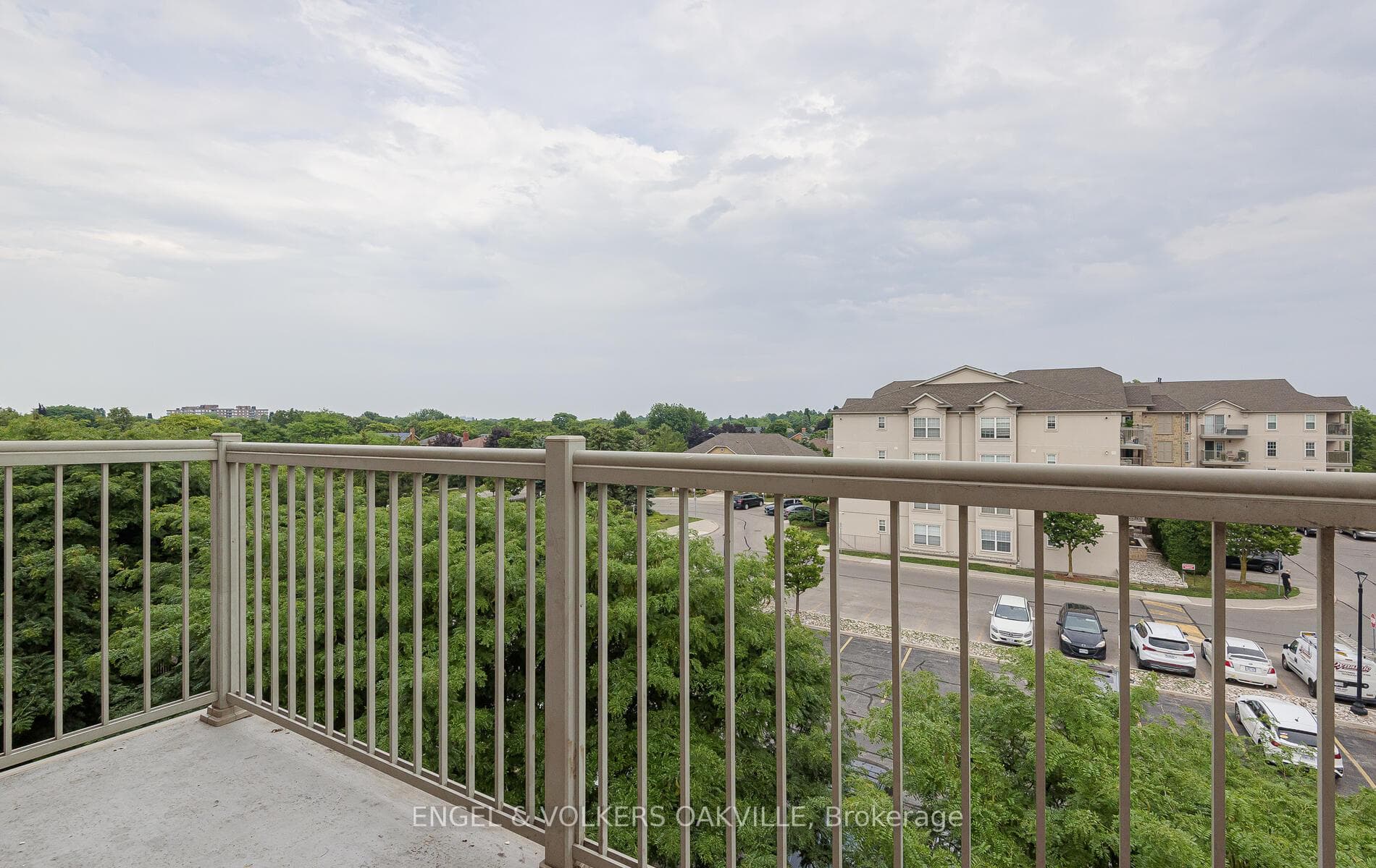 1460 Bishops Gate Unit 401 photo 17