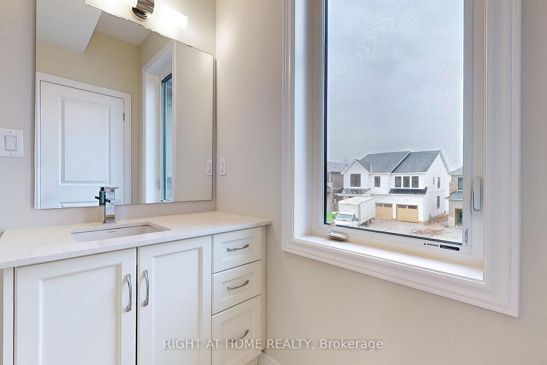 91 Starfire Crescent photo 25