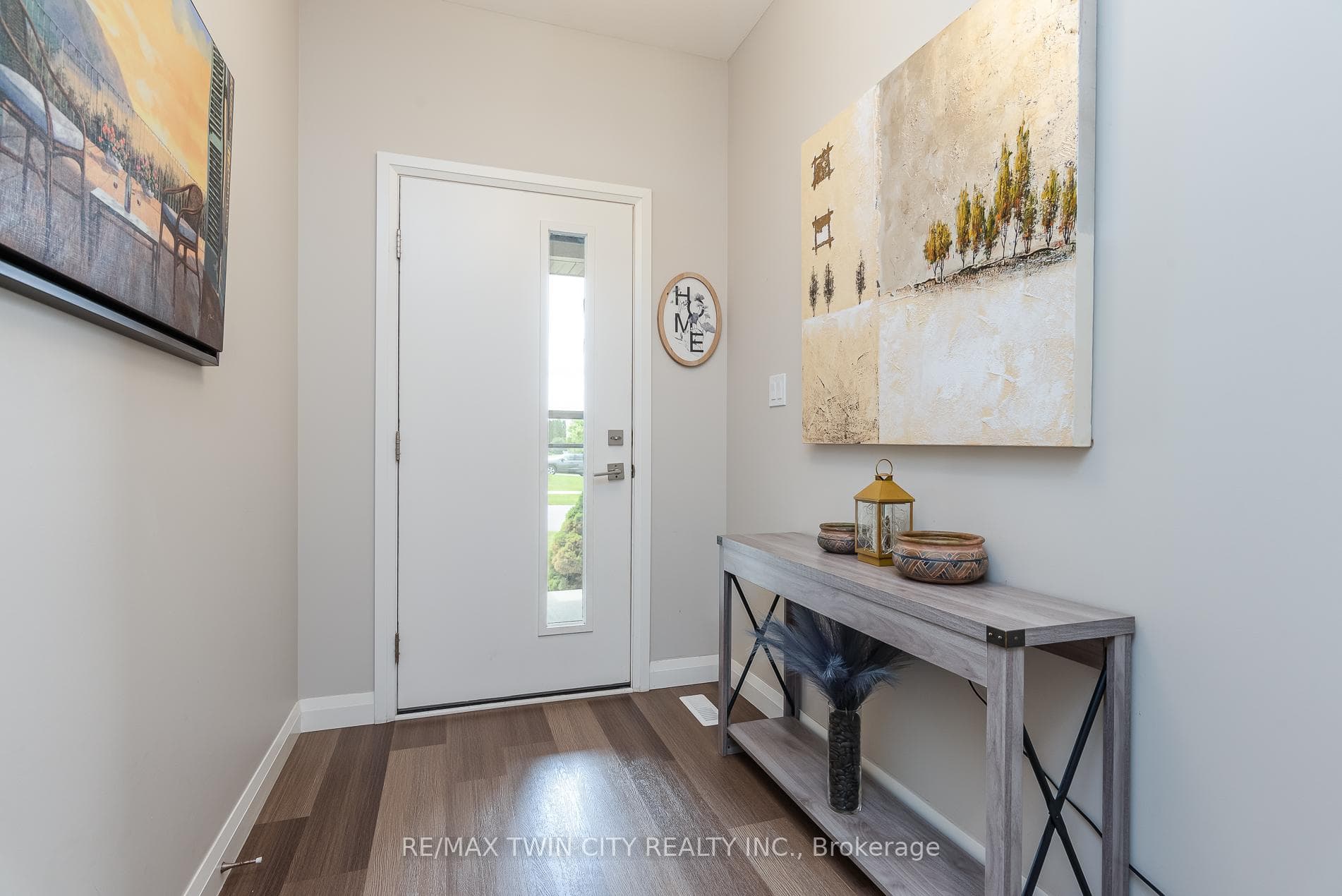 82 Rowe Avenue photo 4