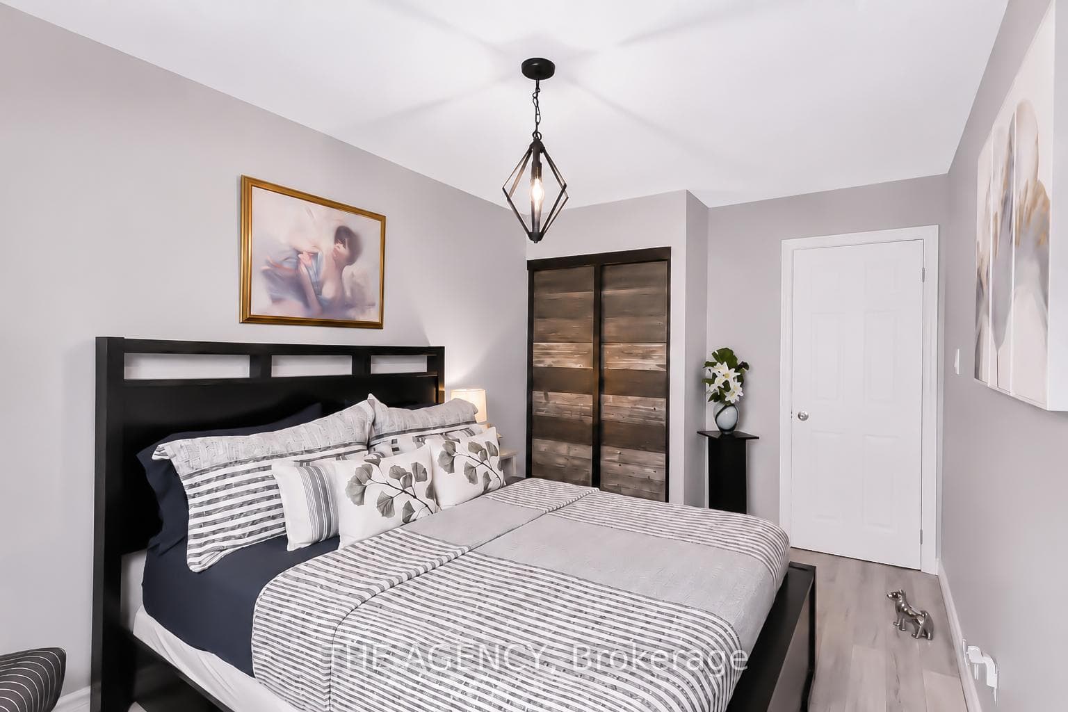 793 Colborne Street Unit 212 photo 17
