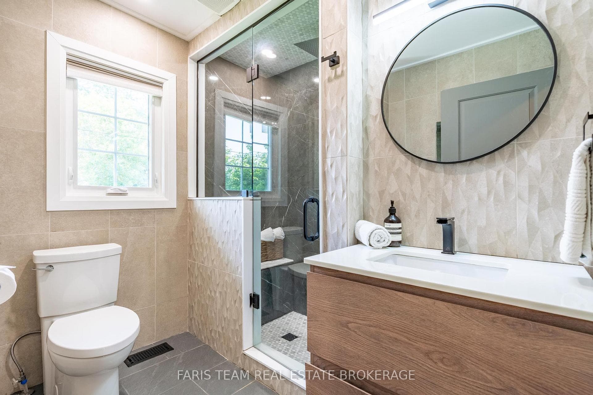 27 Poplar Crescent photo 25