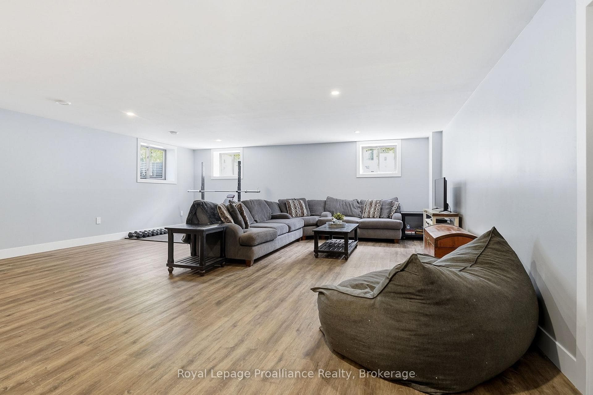293 Douglas Road photo 31