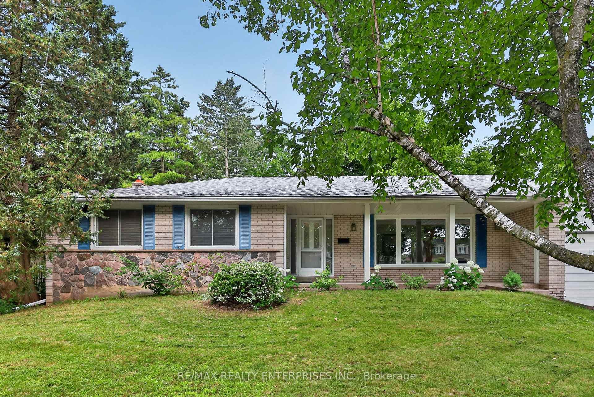975 Cresthampton Lane photo 3