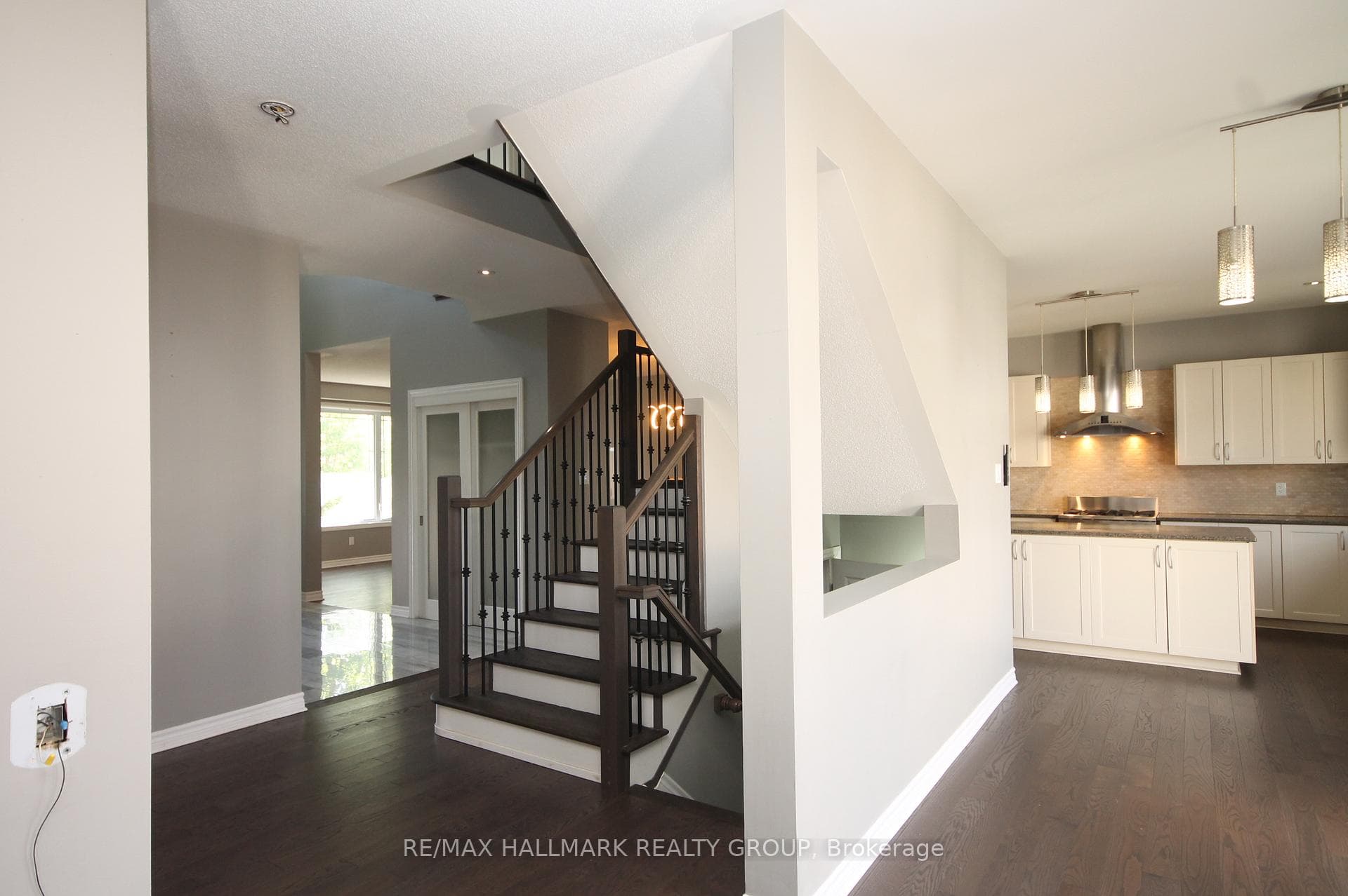322 FAIRLAKES Way photo 19