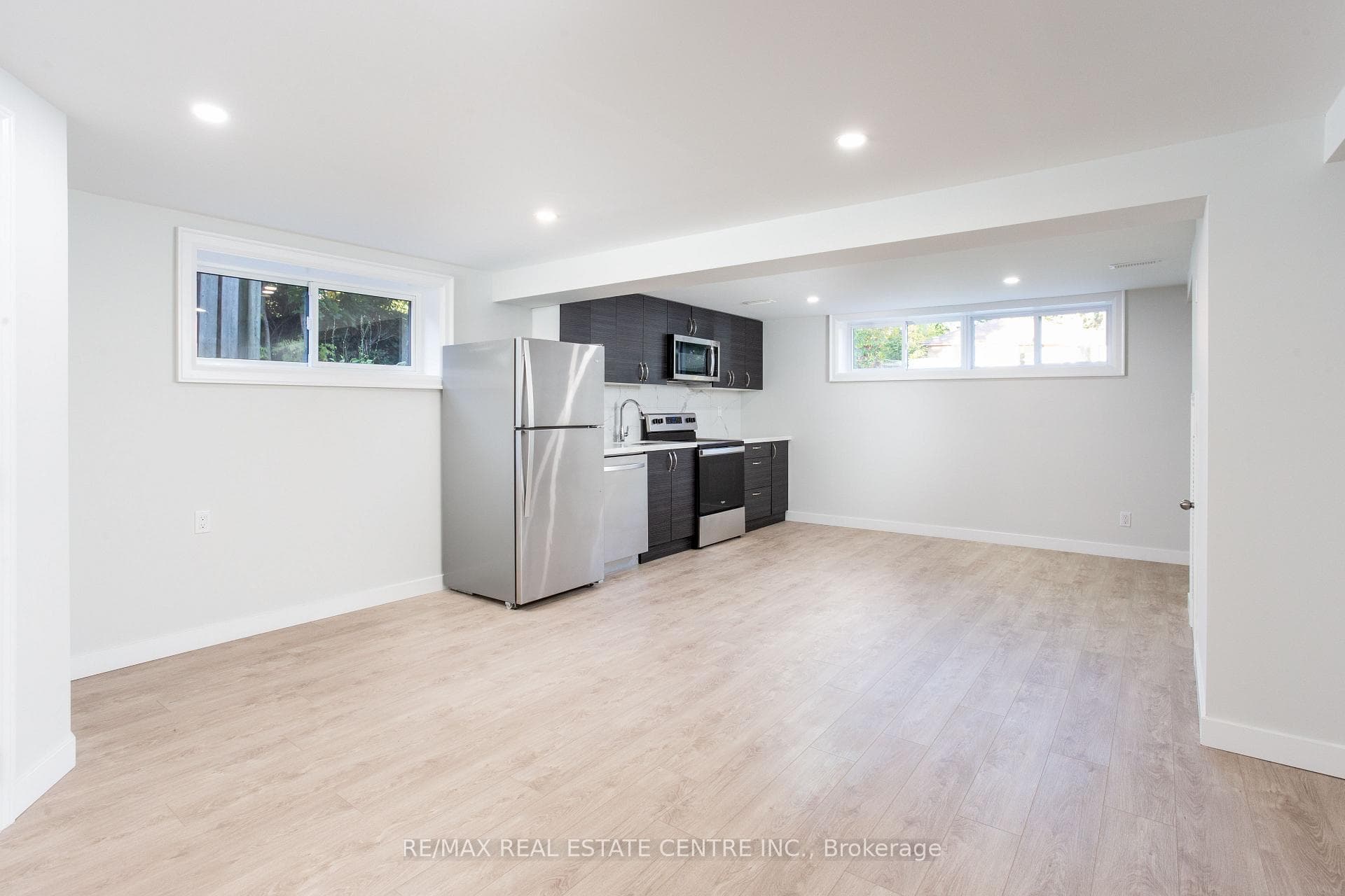 446 Willis Drive photo 23