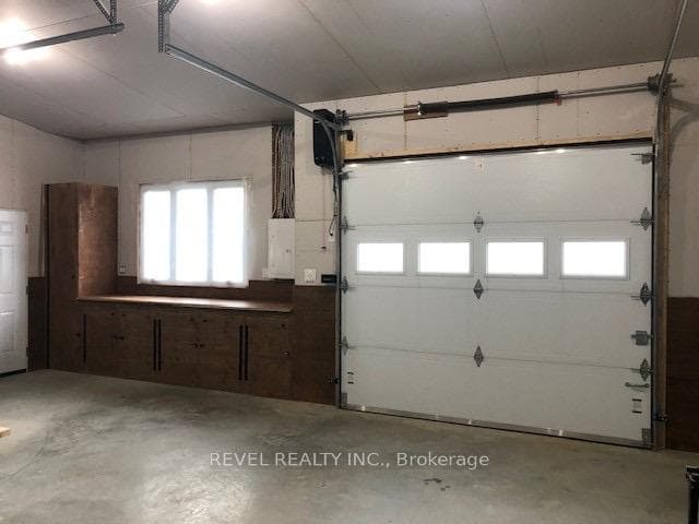 25'x25'+2'x10' garage with 11' cathedral ceiling.