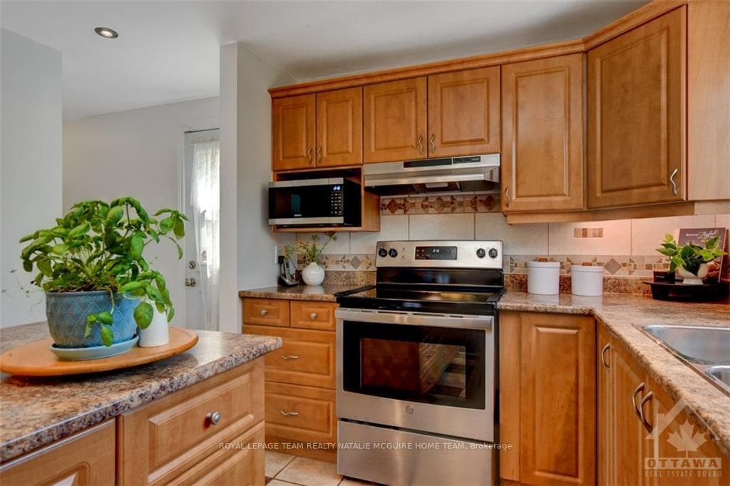 2455 WALKLEY Road photo 15