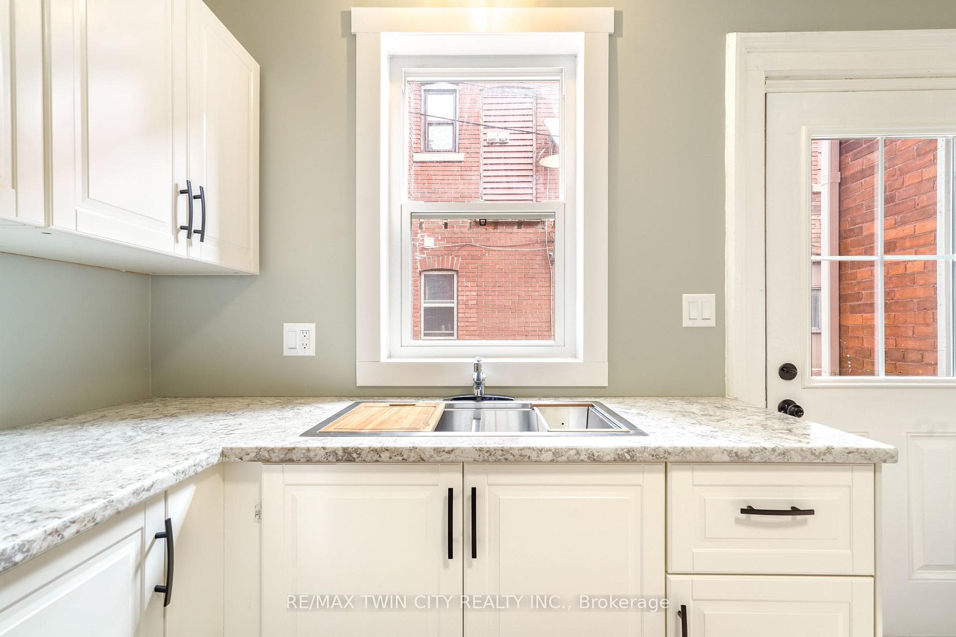 198 Sheridan Street photo 12