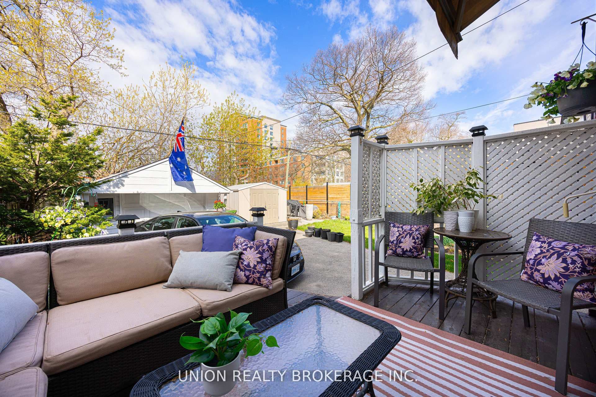 154 Blantyre Avenue photo 32
