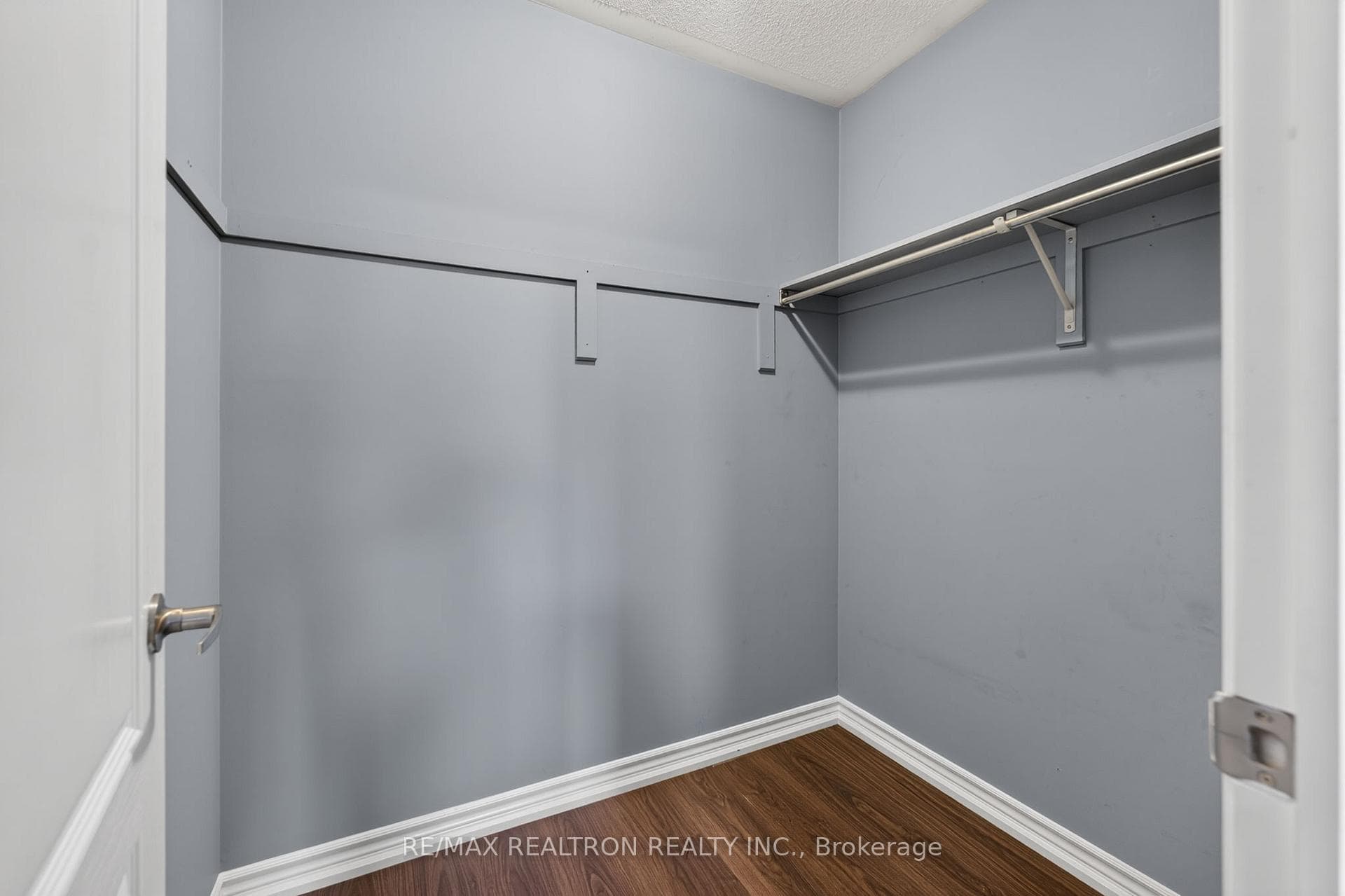 42 Cale Avenue photo 25