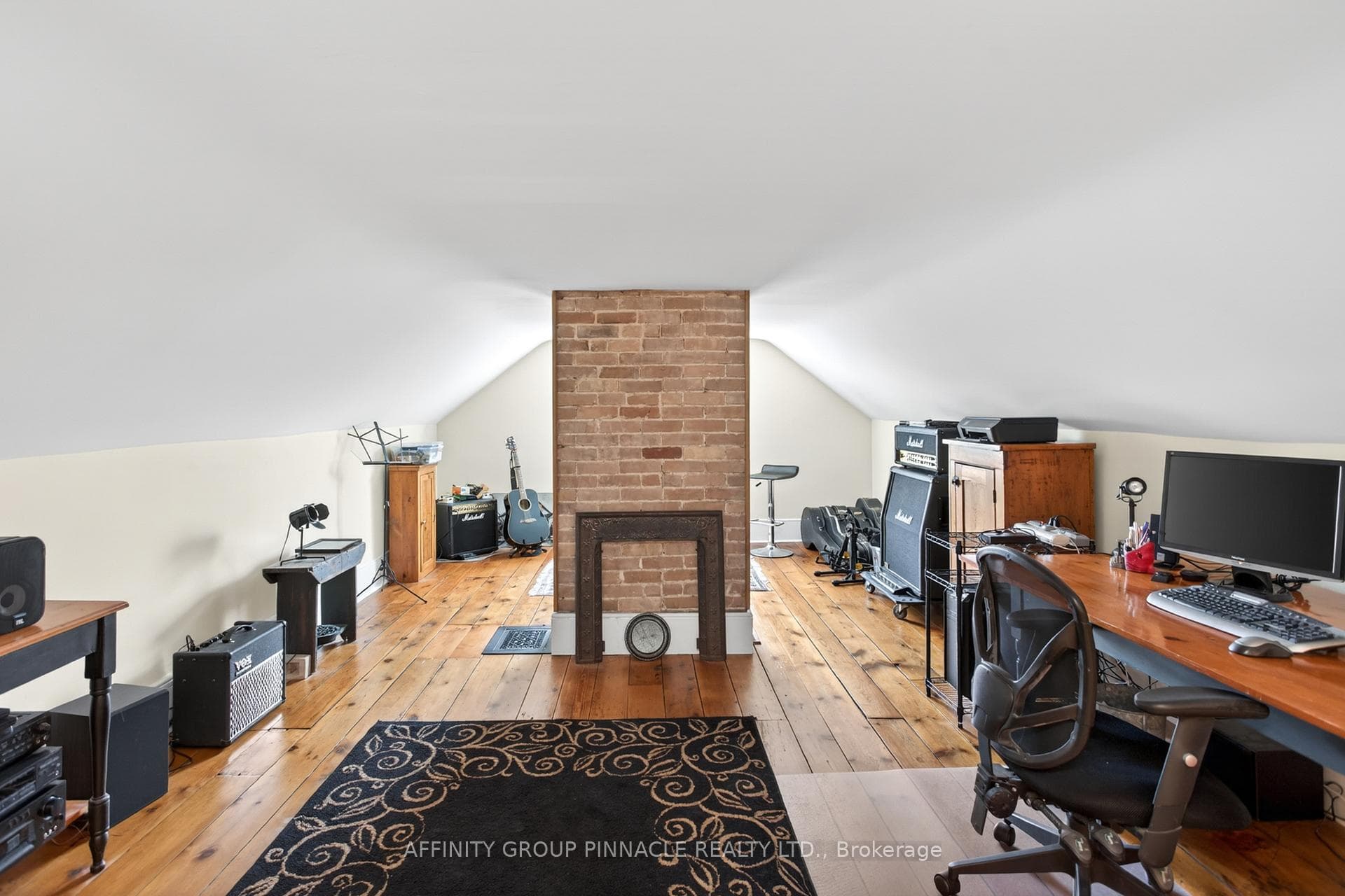 145 King Street photo 32
