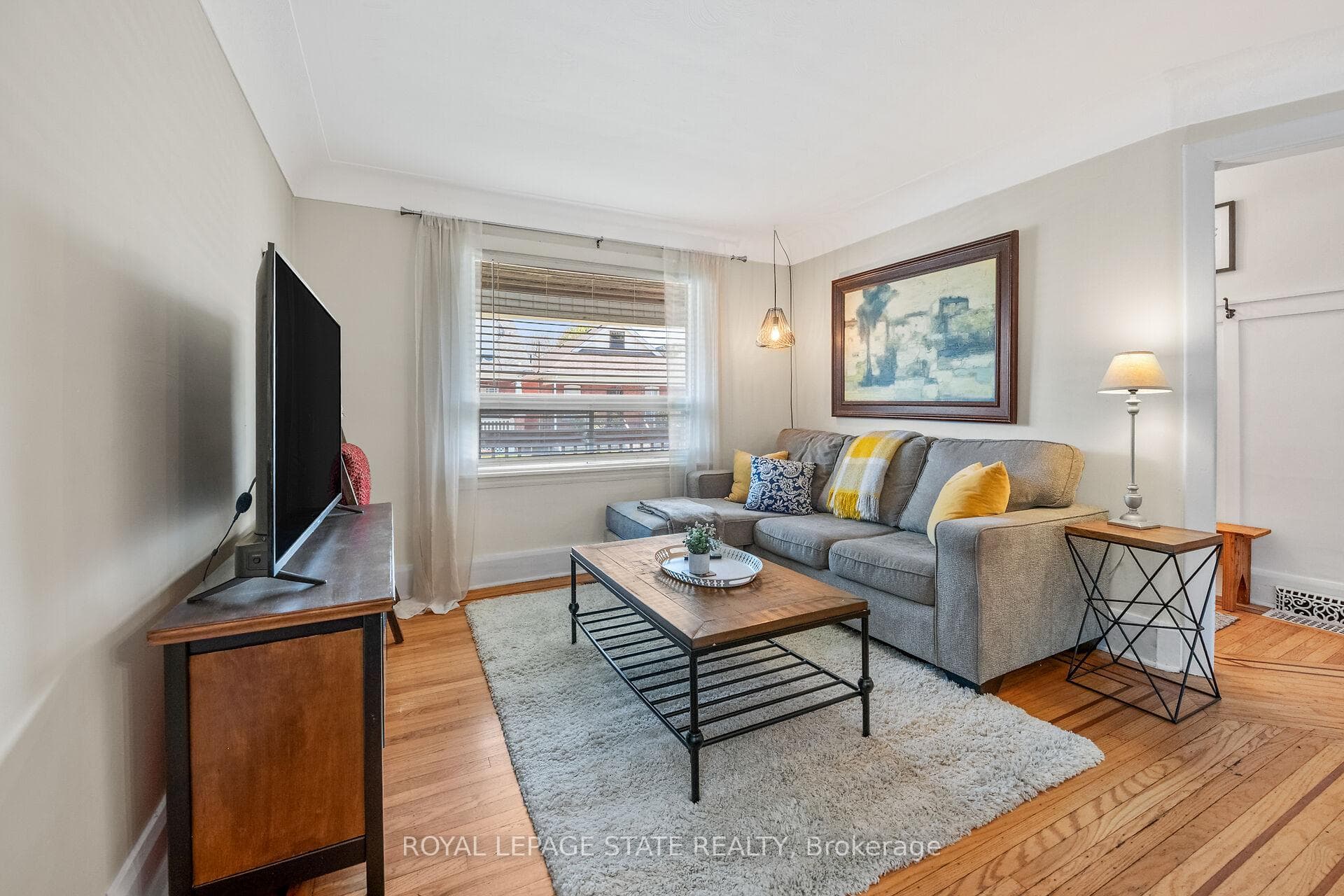 105 Grosvenor Avenue photo 16