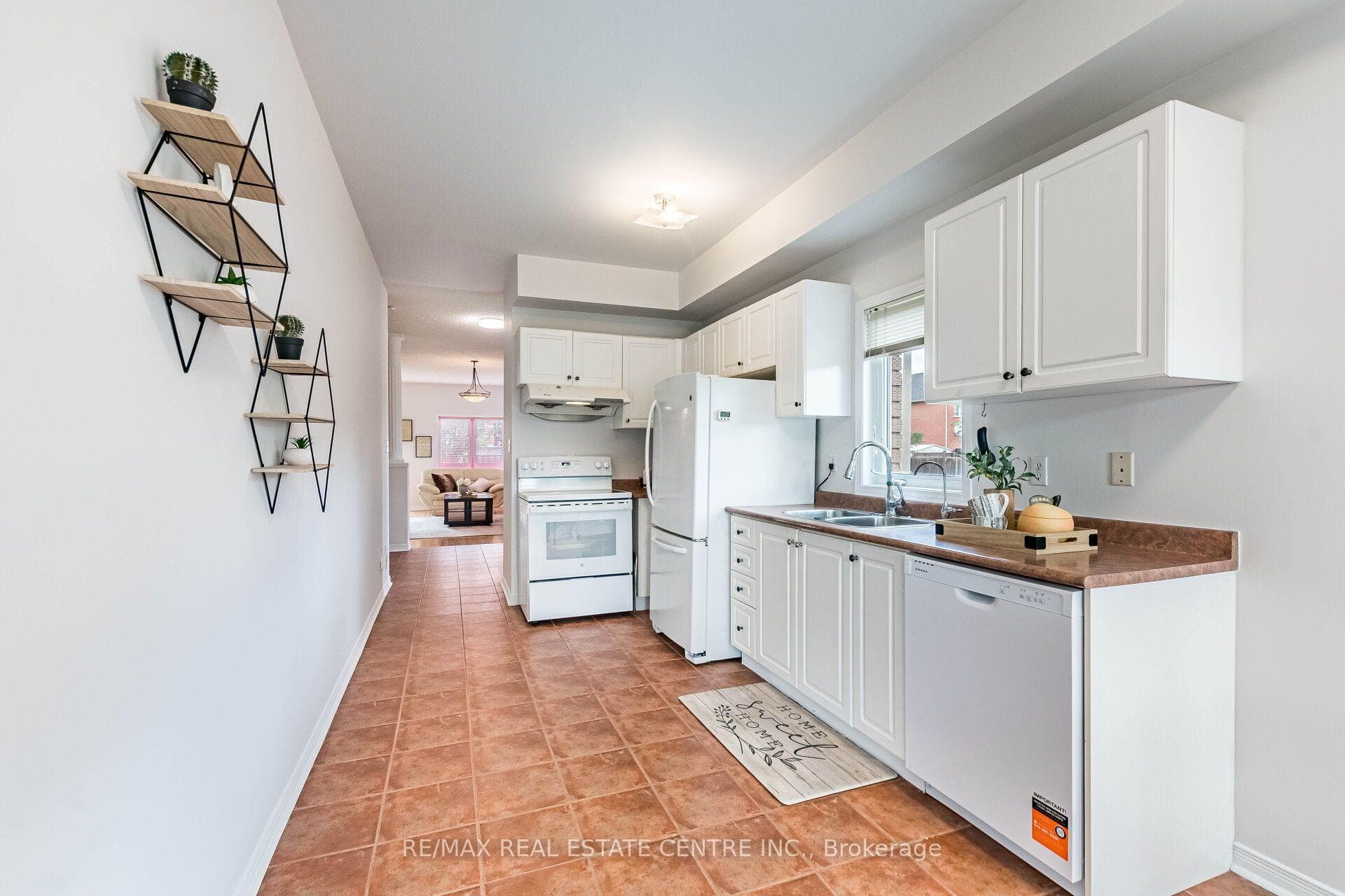 629 Lumberton Crescent photo 13