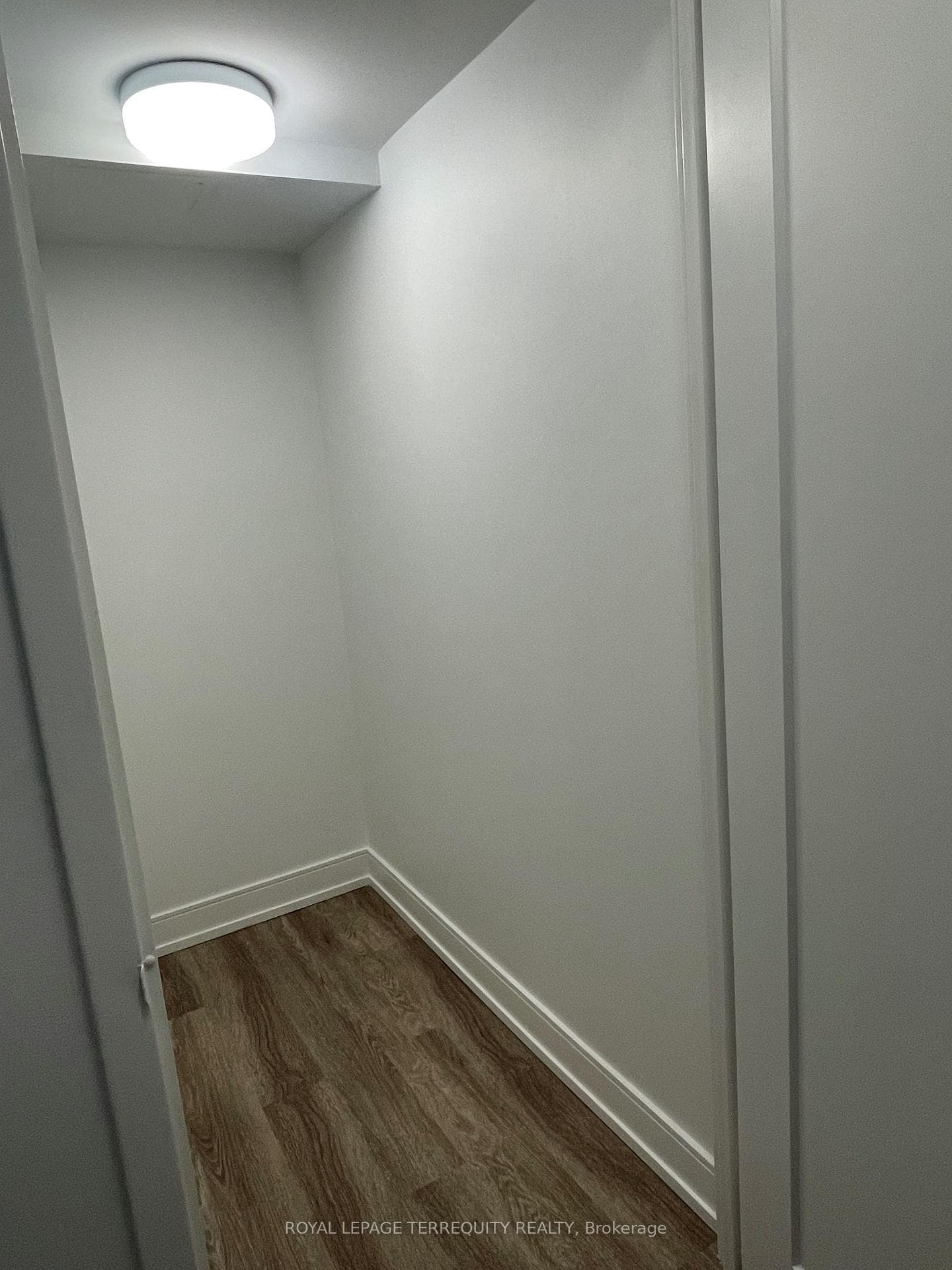 2091 Hurontario Street Unit 806 photo 28