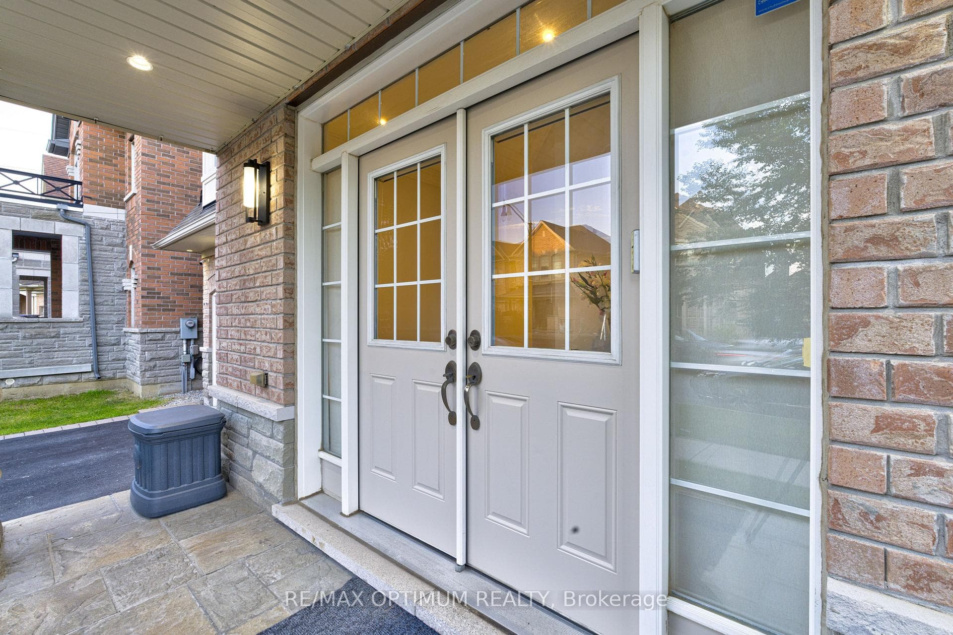 46 Sliprock Crescent photo 3