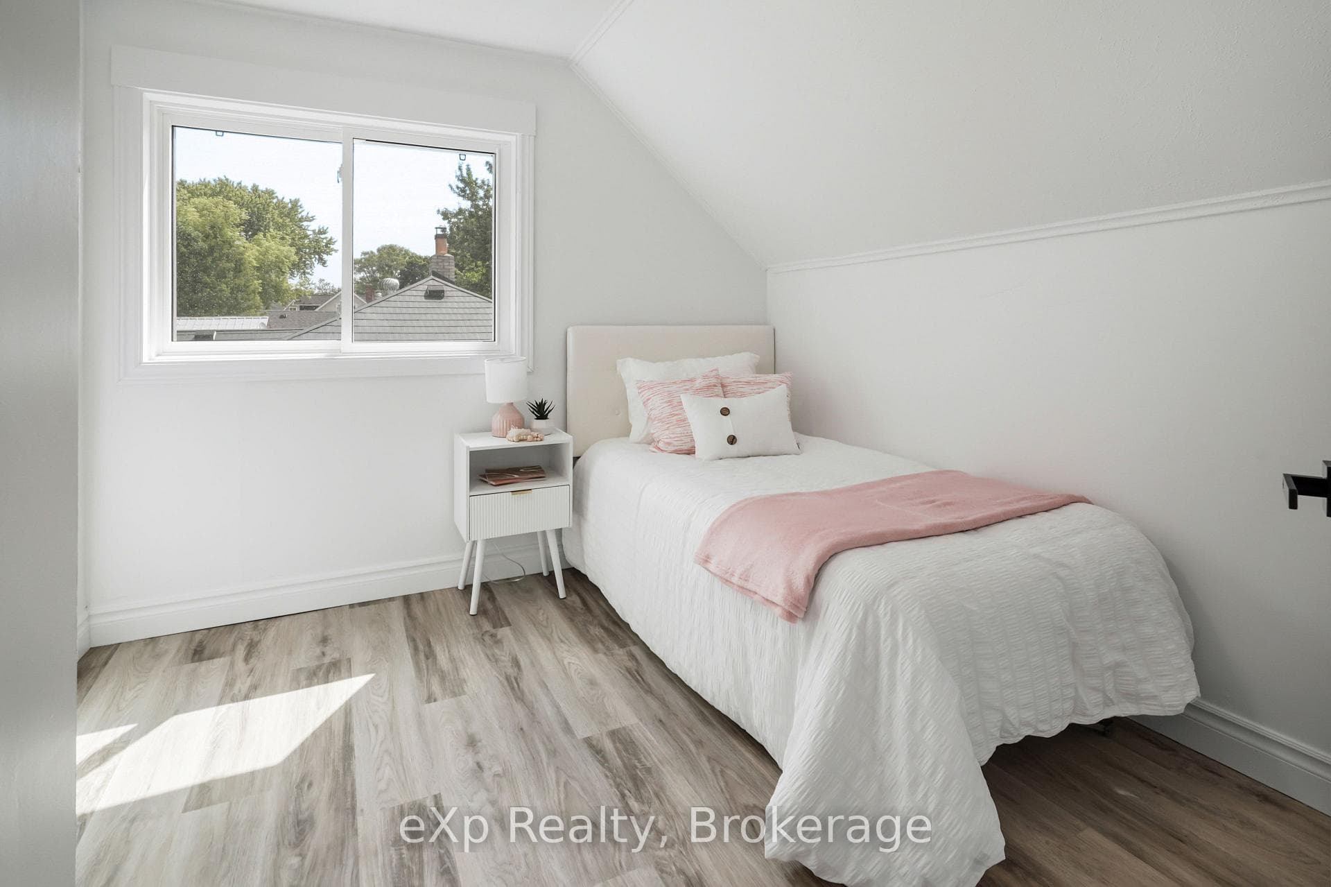 84 Victoria Boulevard photo 23
