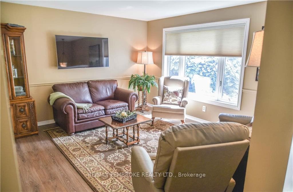 8 RIDGE Drive photo 6