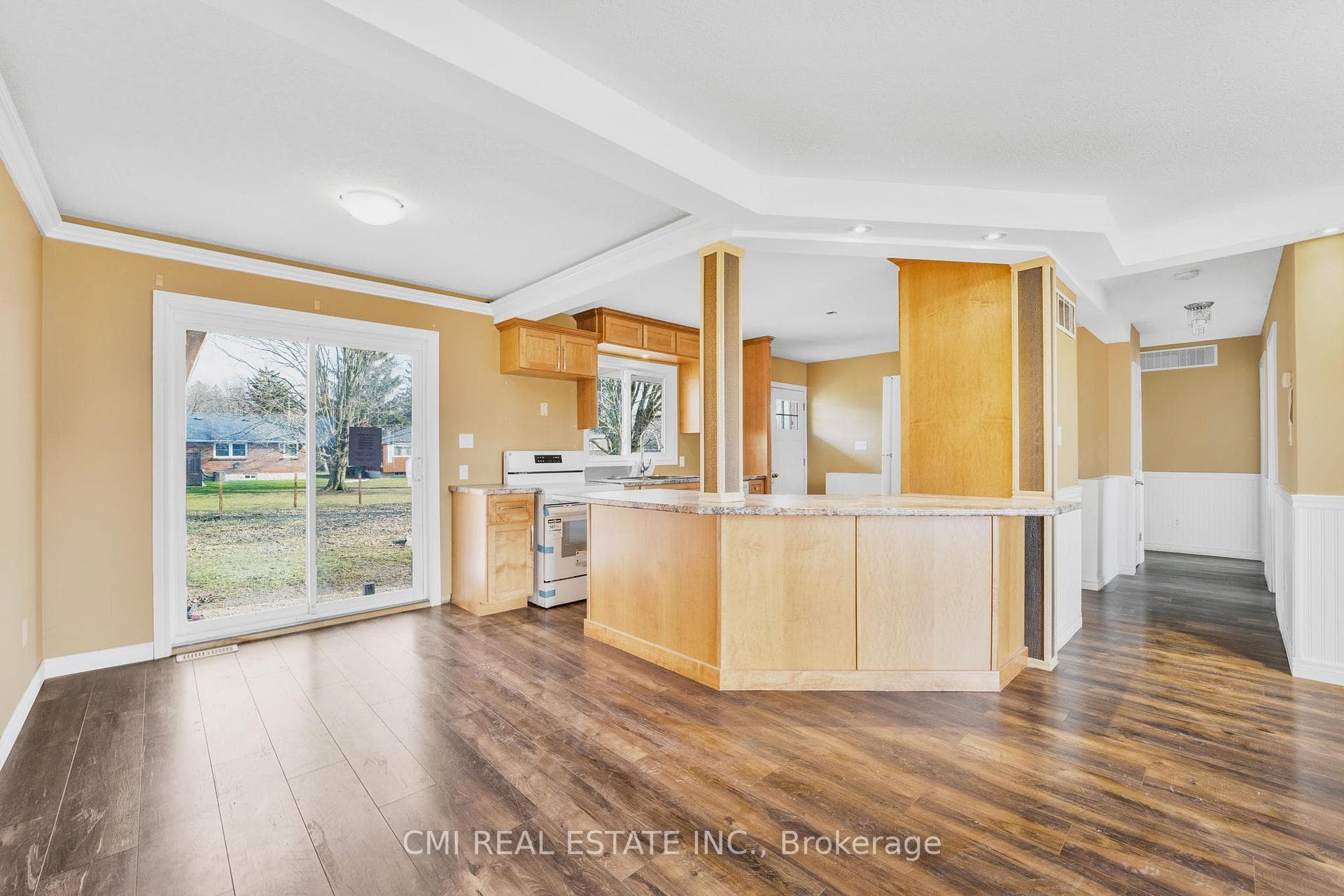 886 York Avenue photo 13