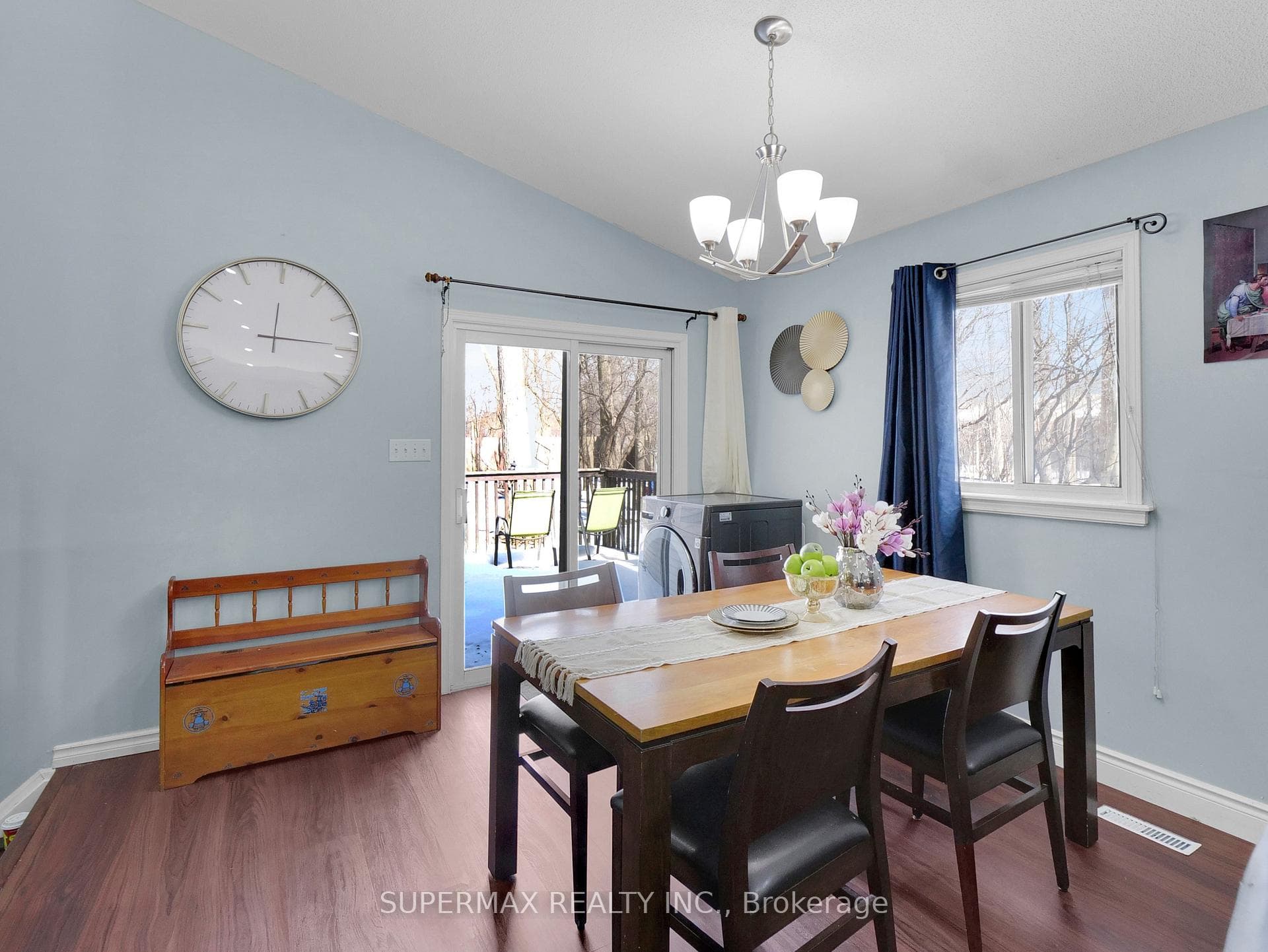 526 Talltree Crescent photo 8