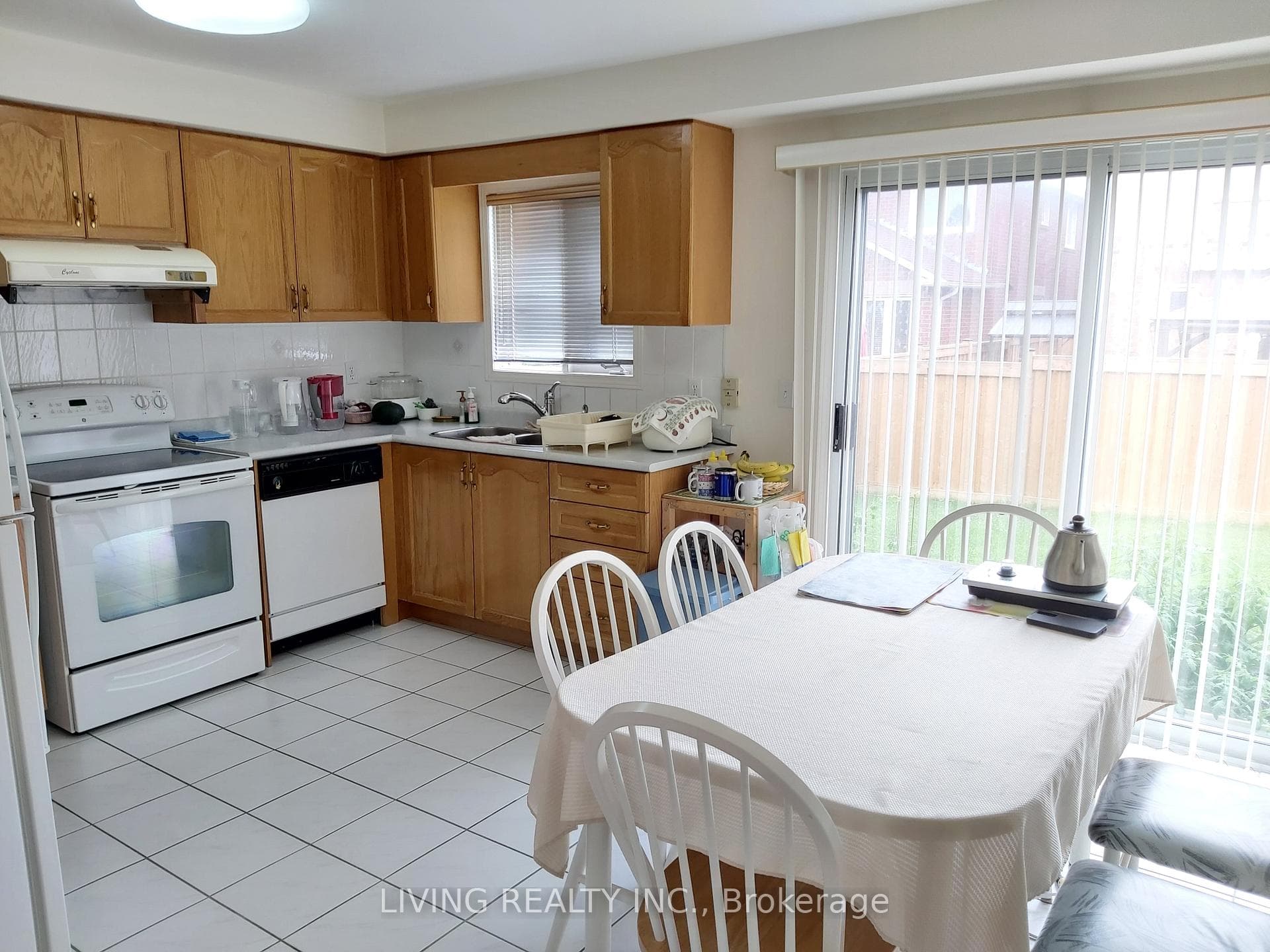 3931 Periwinkle Crescent photo 7