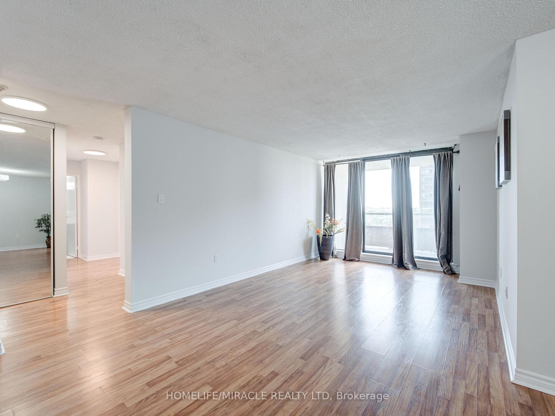 4 Kings Cross Road Unit 1404 photo 12