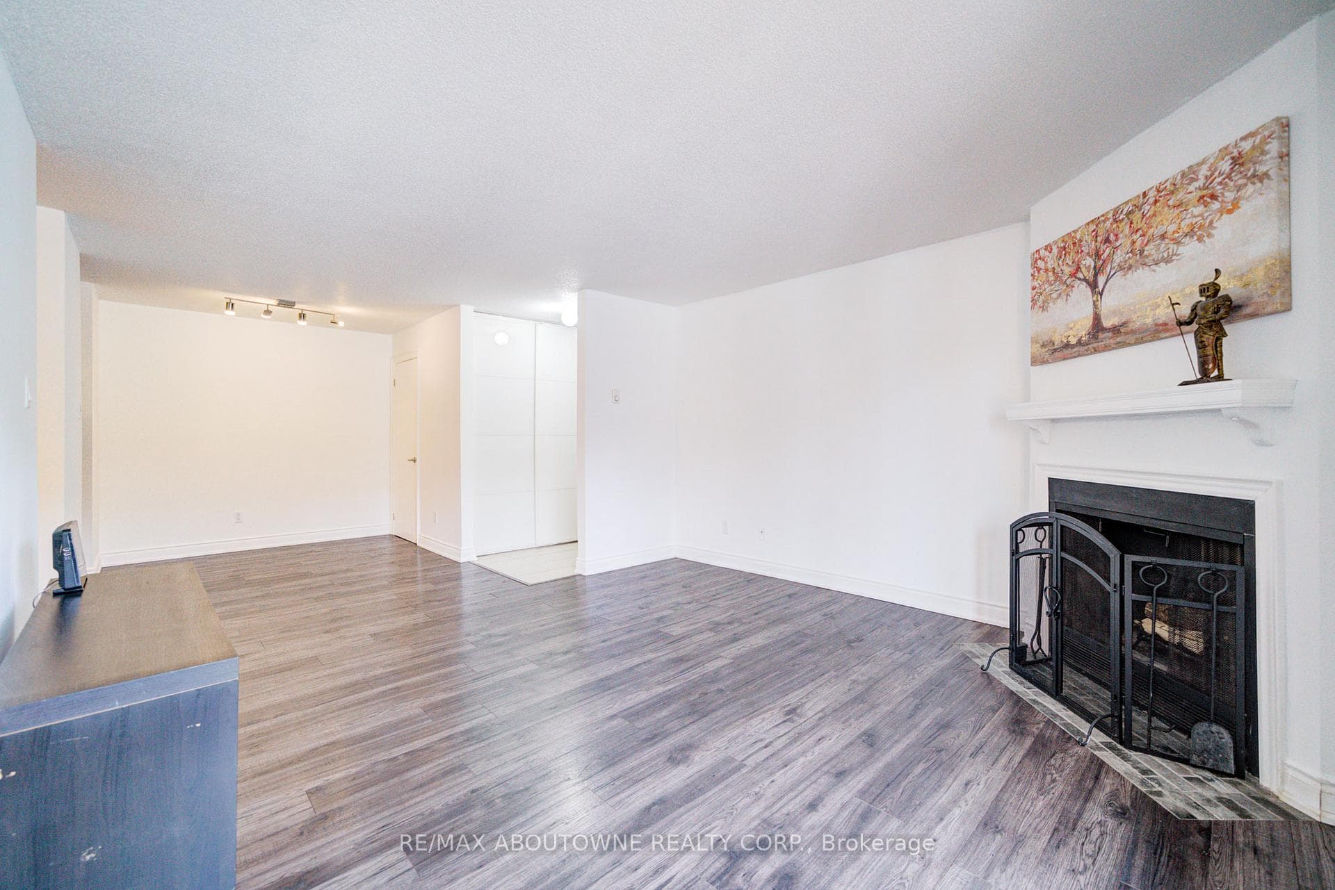 1514 Pilgrims Way Unit 521 photo 9