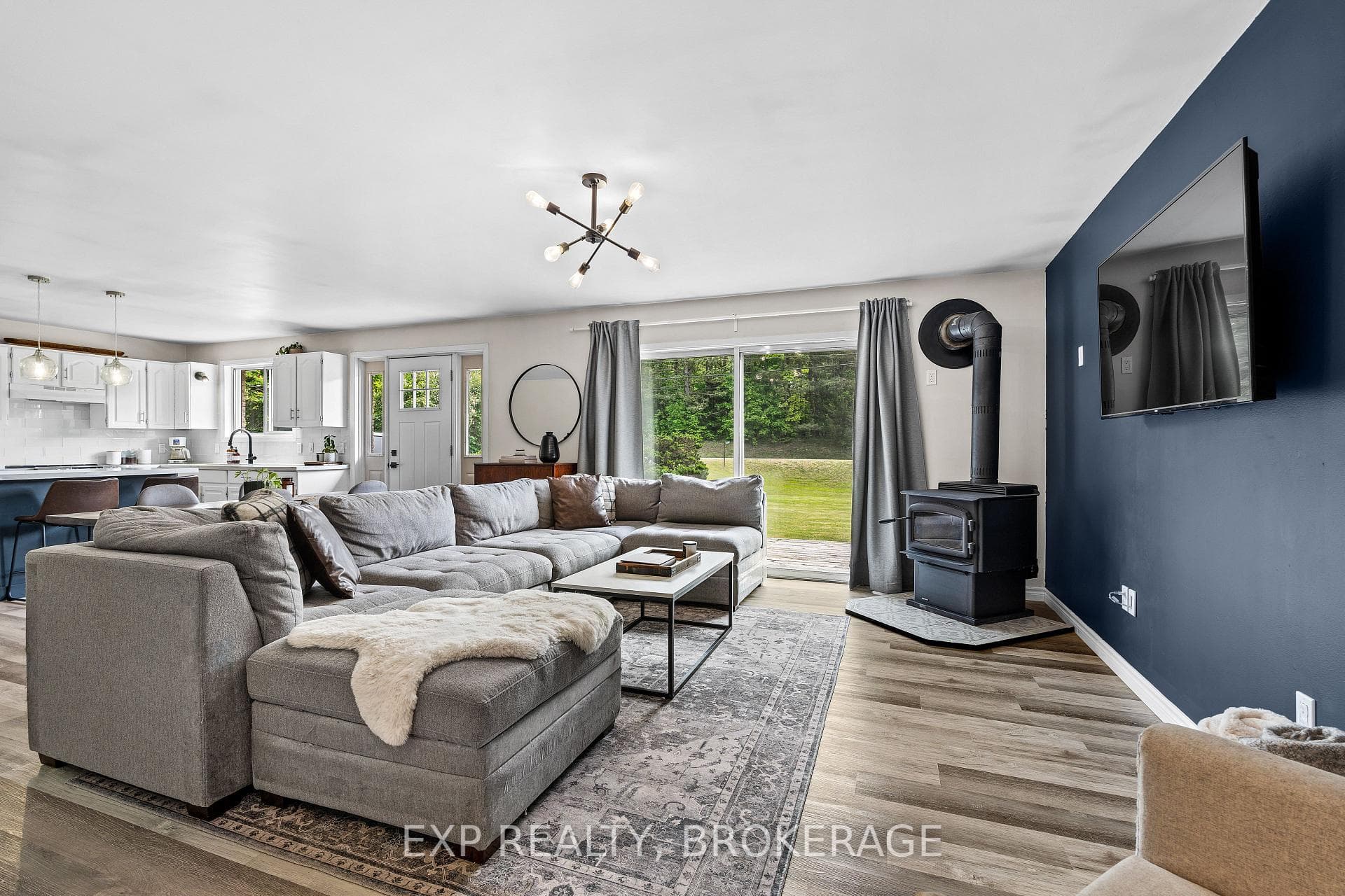 8283 PERTH Road photo 16