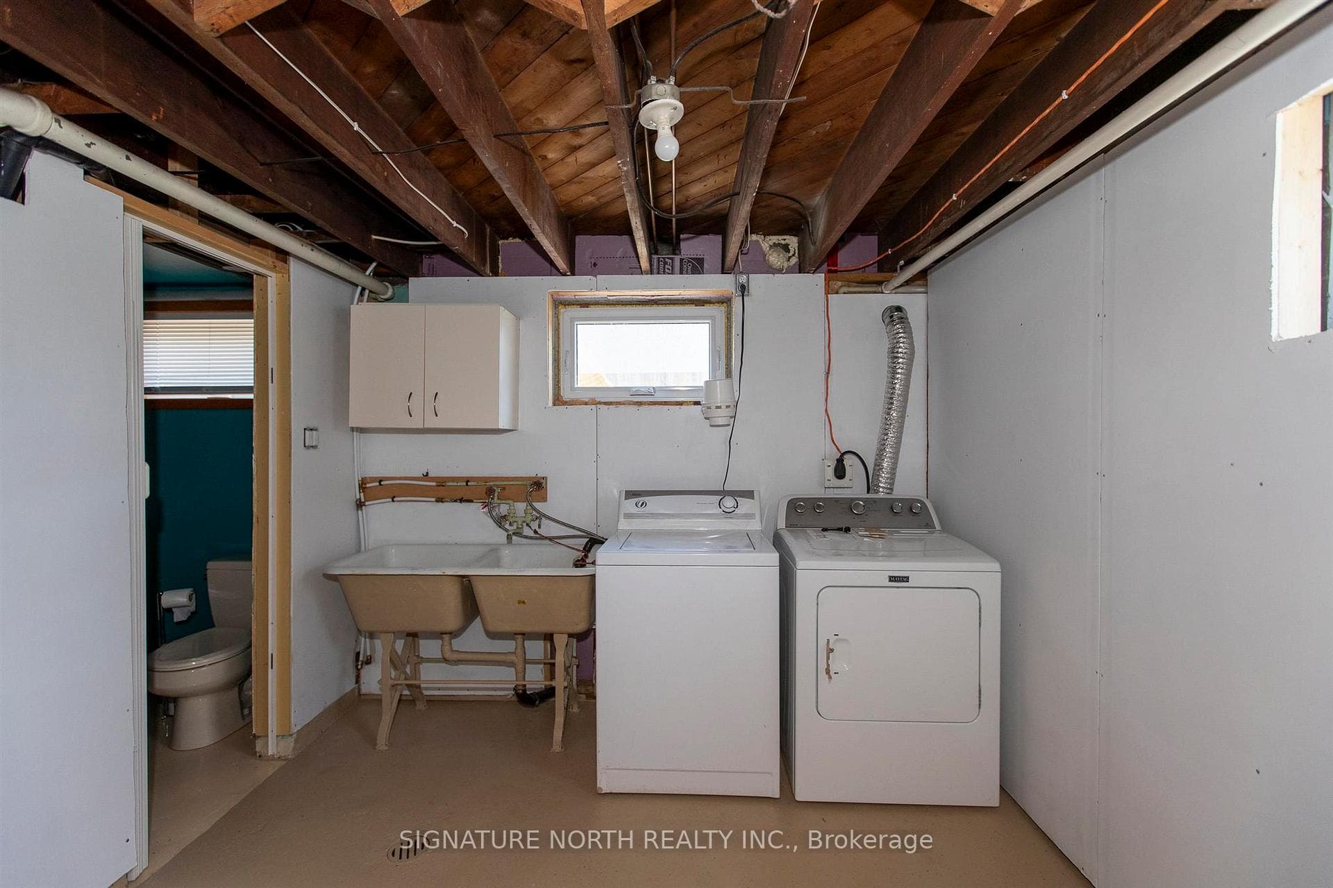 409 Algoma Street photo 39