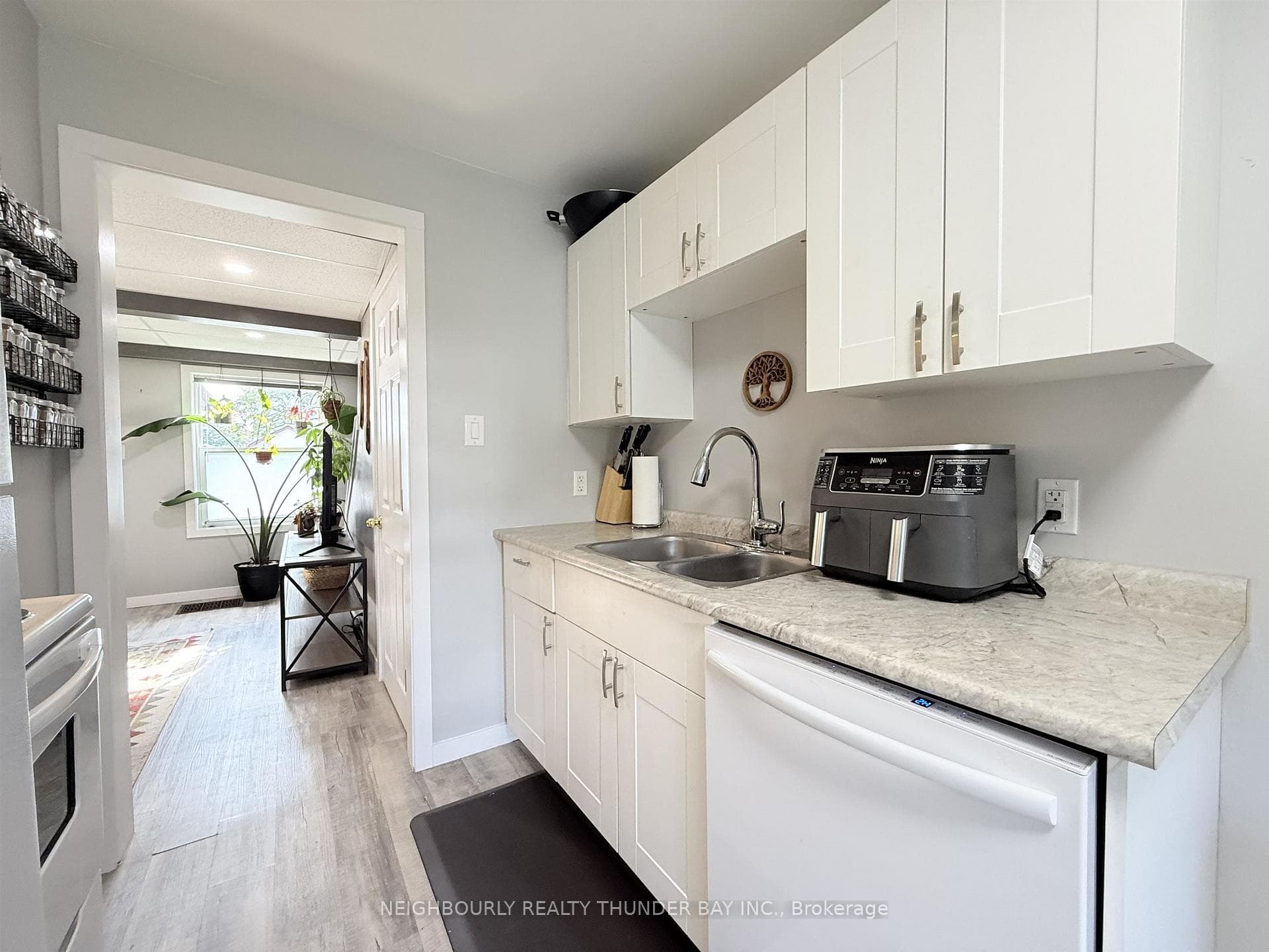 148 Machar Avenue photo 16