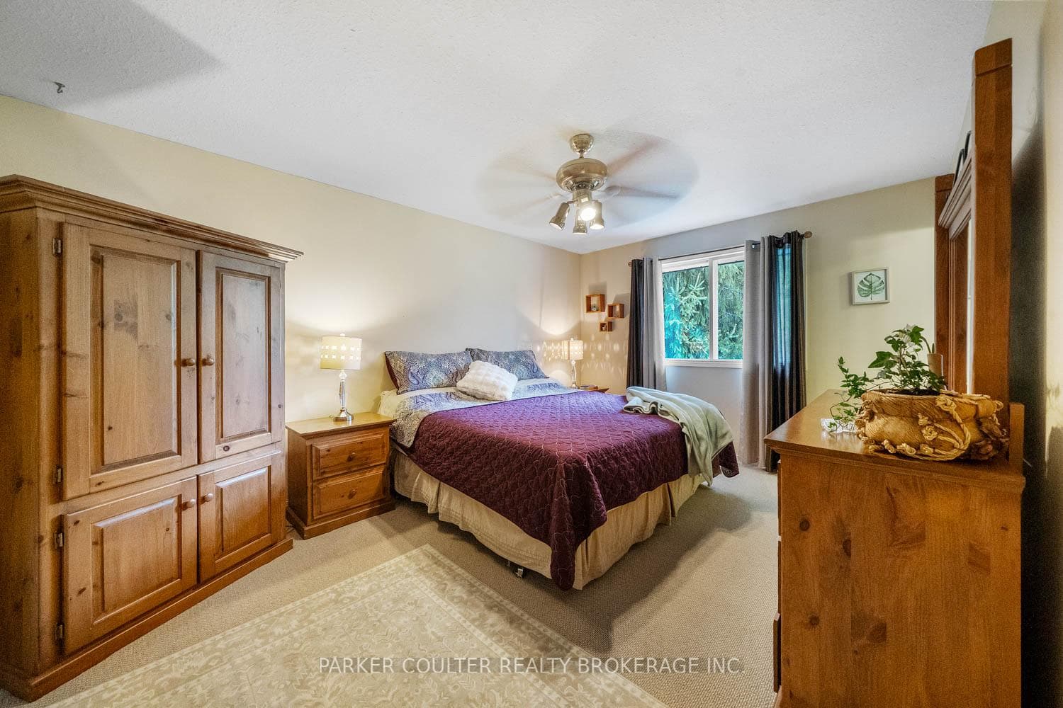 41 Lawrence Avenue photo 28