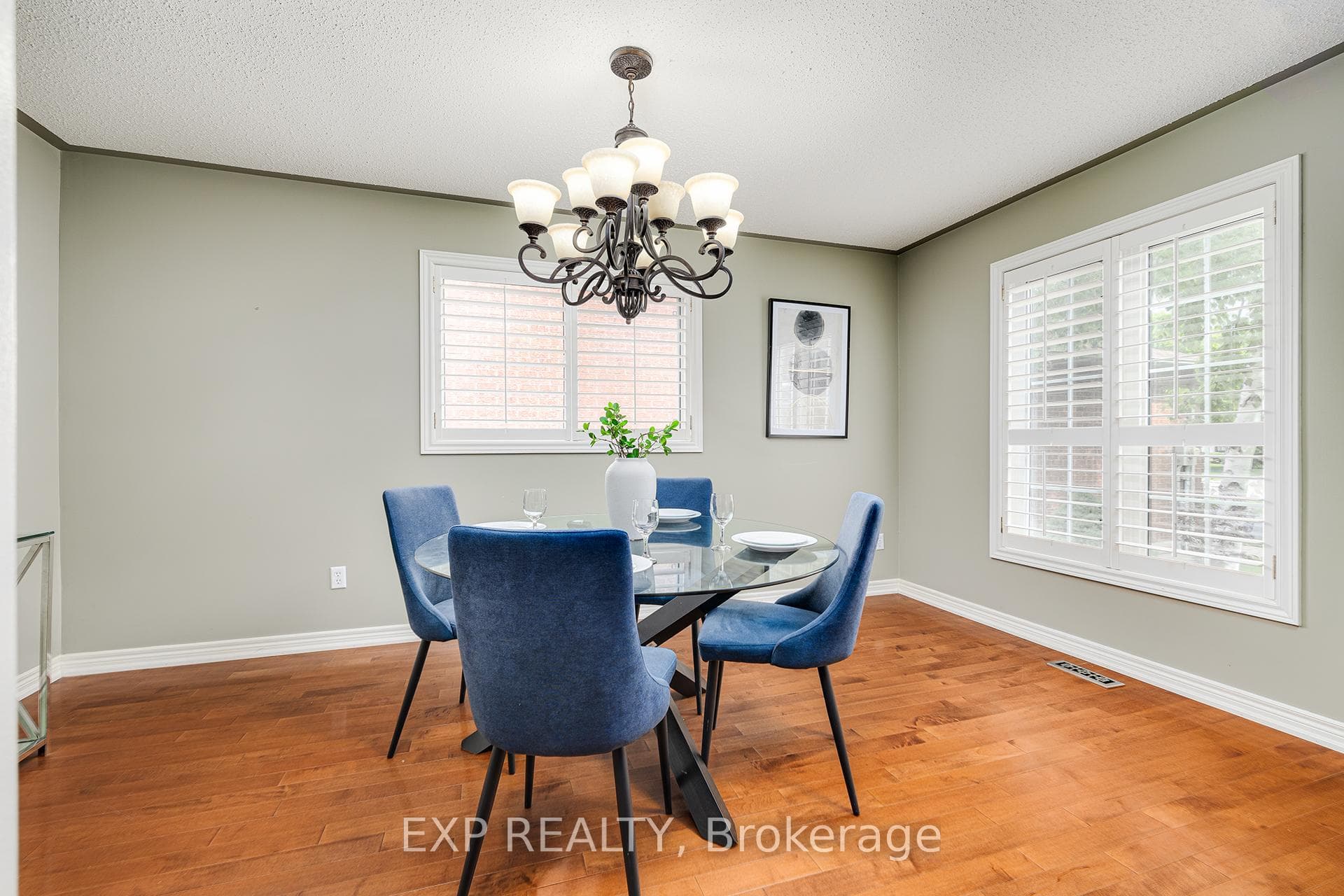 10 MARNET Court photo 4