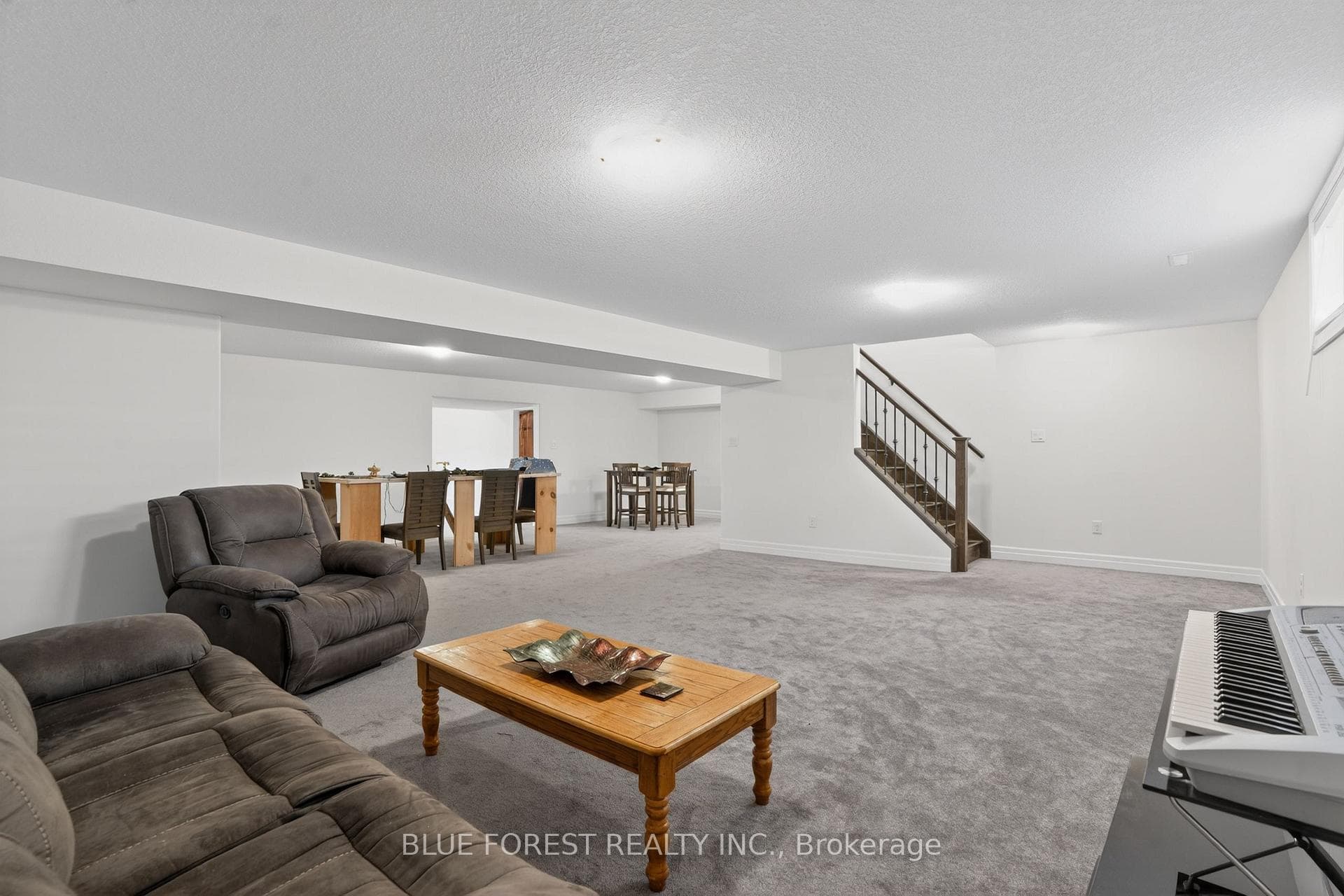 14 Thames Springs Crescent photo 34