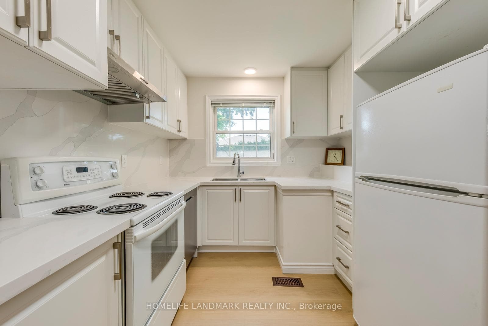 438 Sandmere Place photo 15