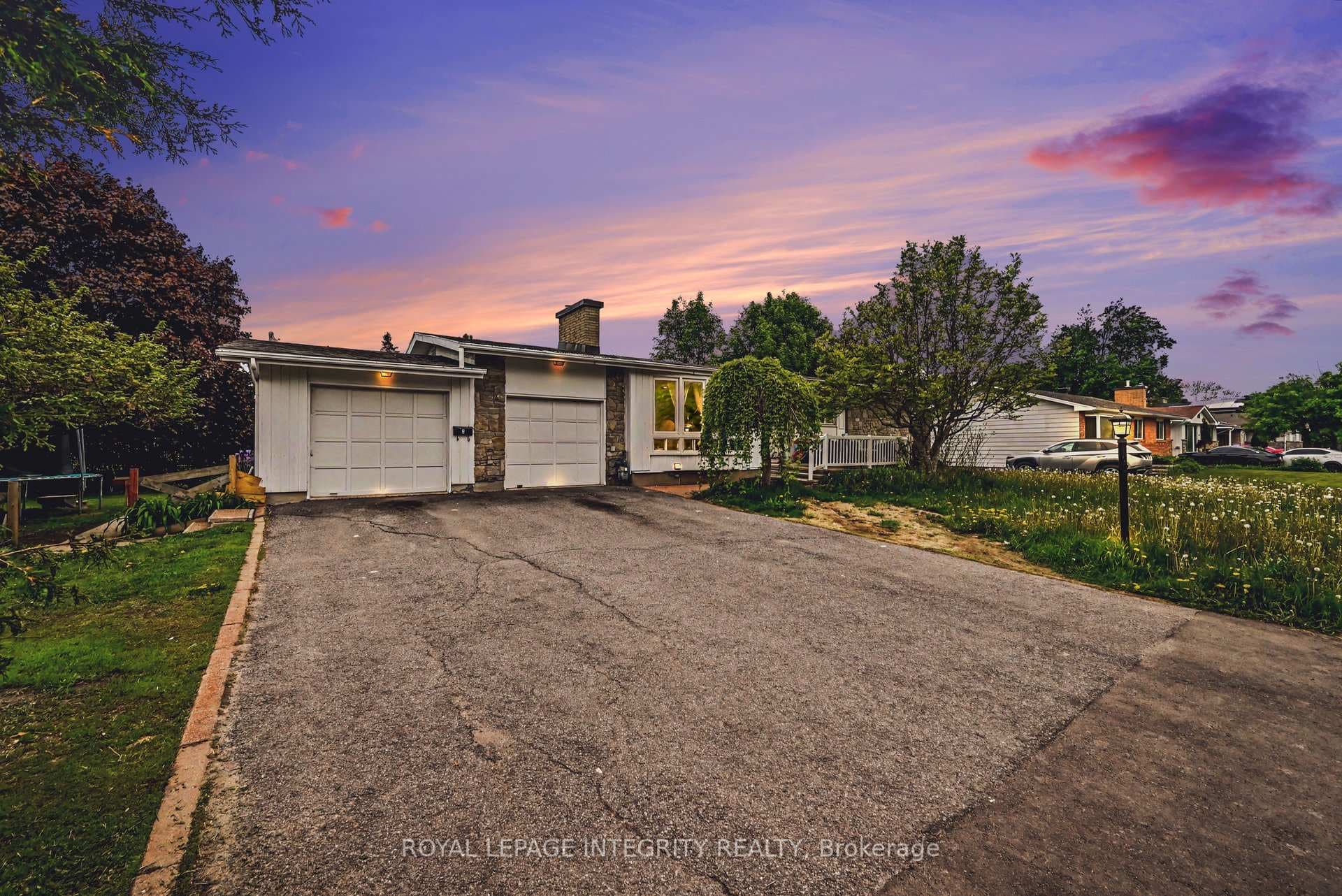 104 Viewmount Drive photo 1
