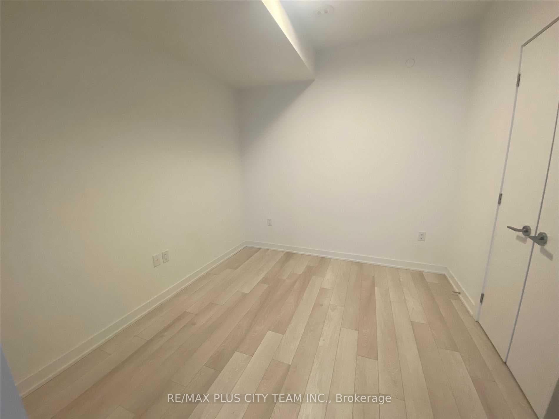 357 King Street Unit 807 photo 8