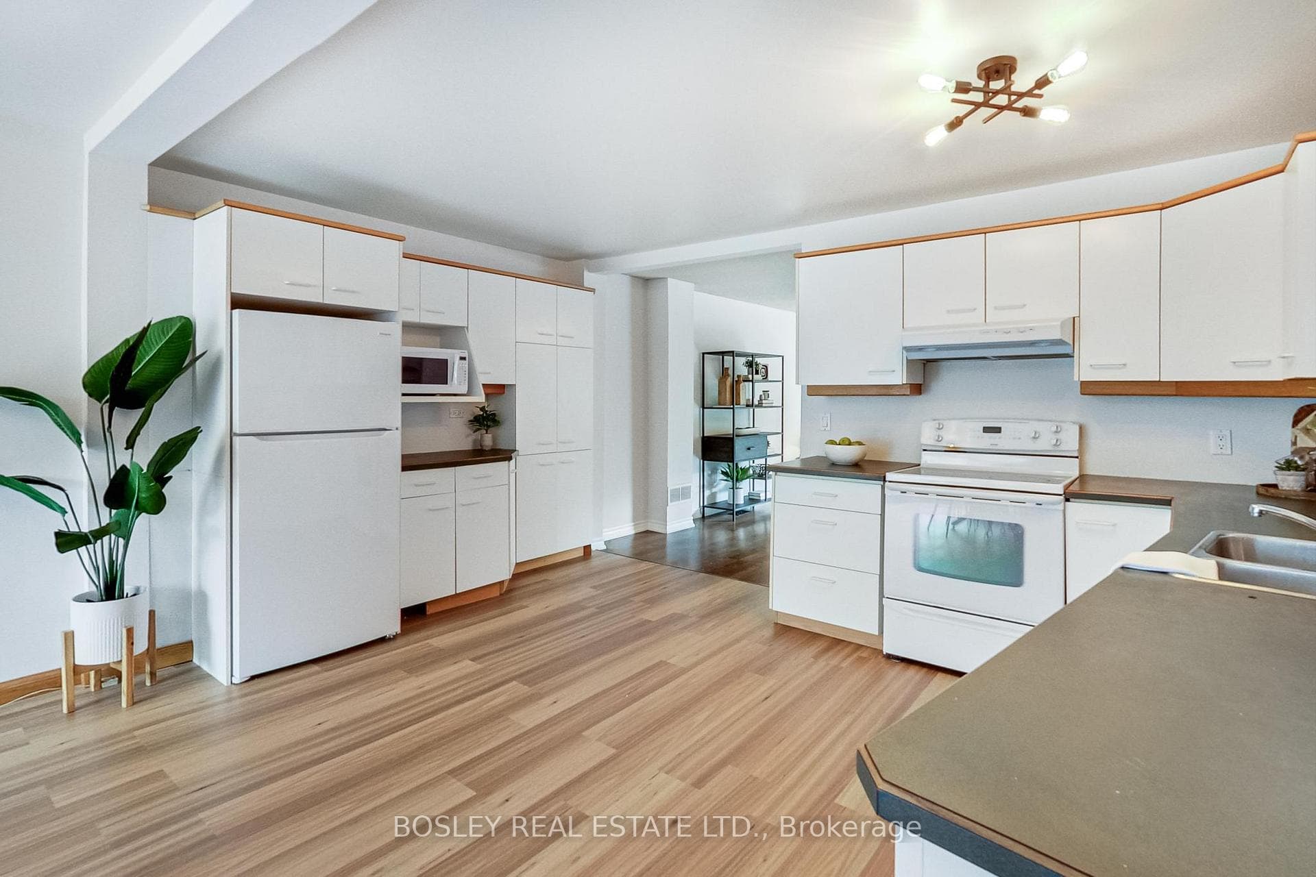 268 Bedford Park Avenue photo 12