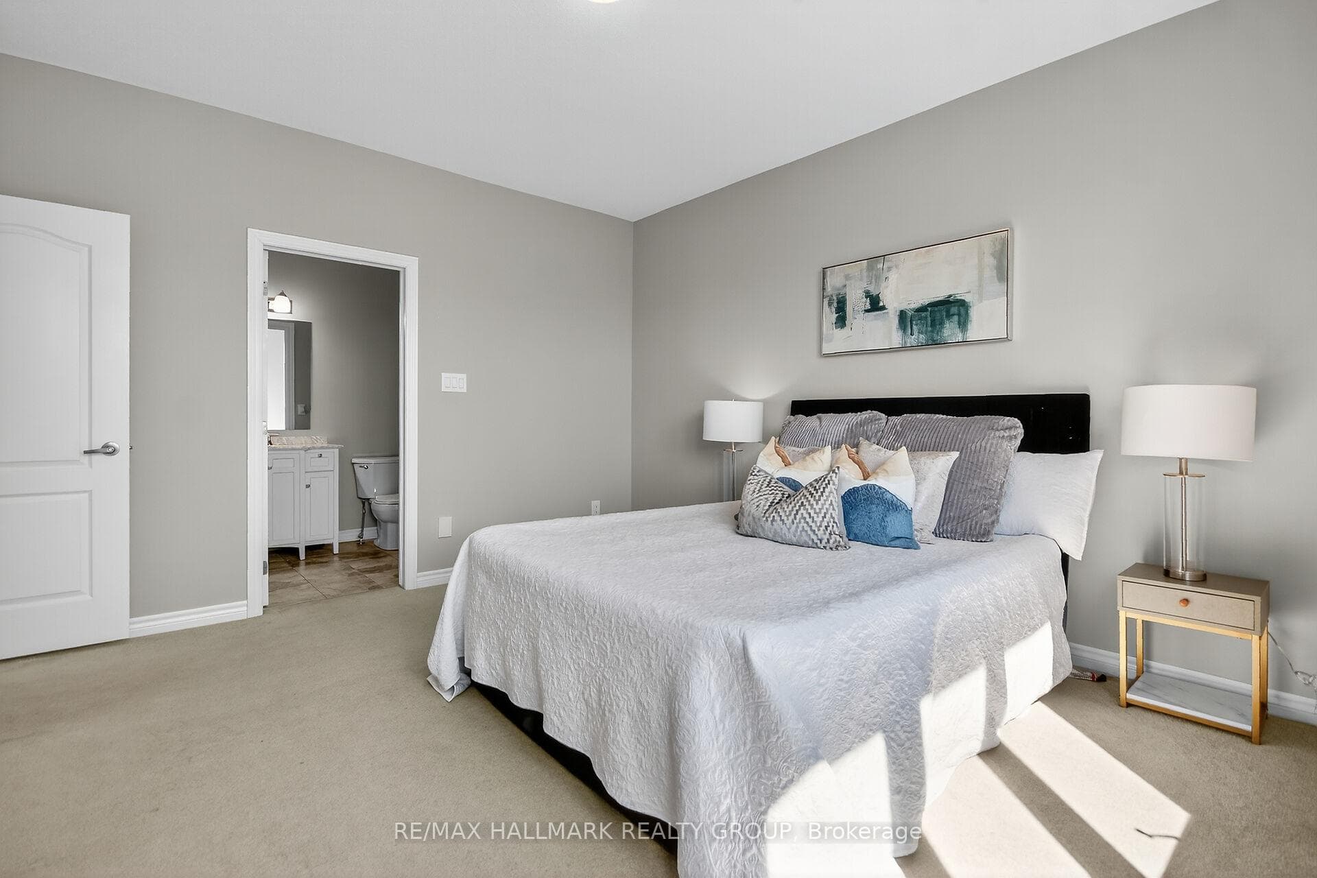 372 Gallantry Way photo 24