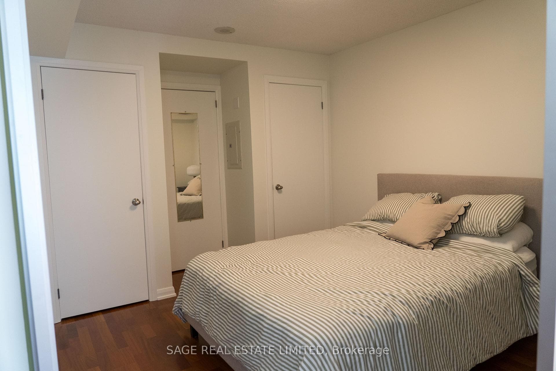 18 Beverley Street Unit 209 photo 24