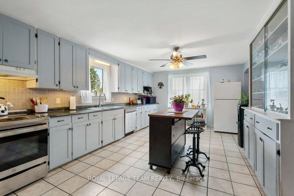 506 Victoria Street photo 10