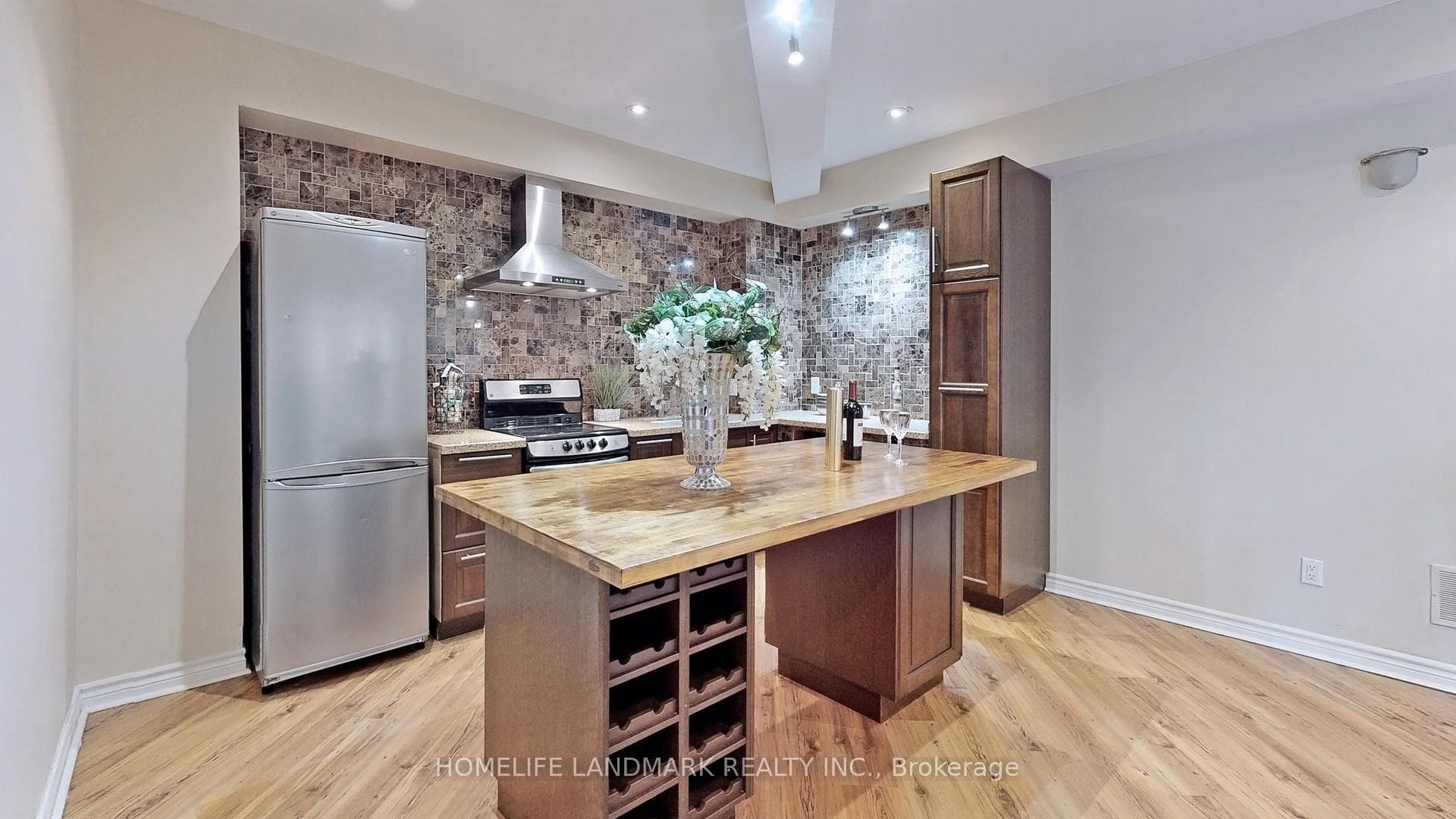 88 Caines (Basement) Avenue photo 8