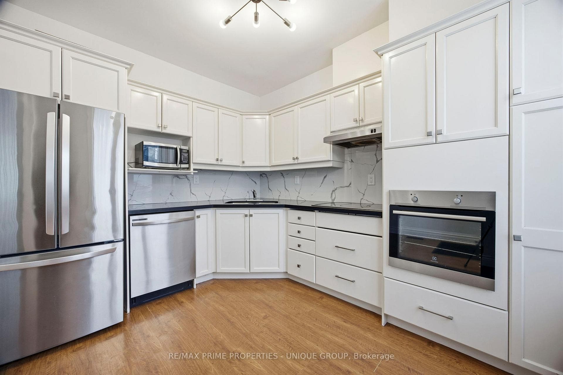 589 Logan Avenue Unit Main photo 6